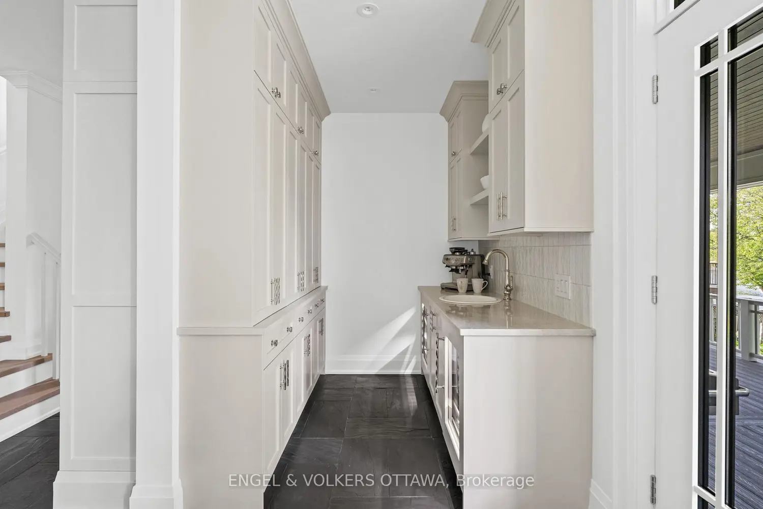 6117 James Bell Drive photo 2