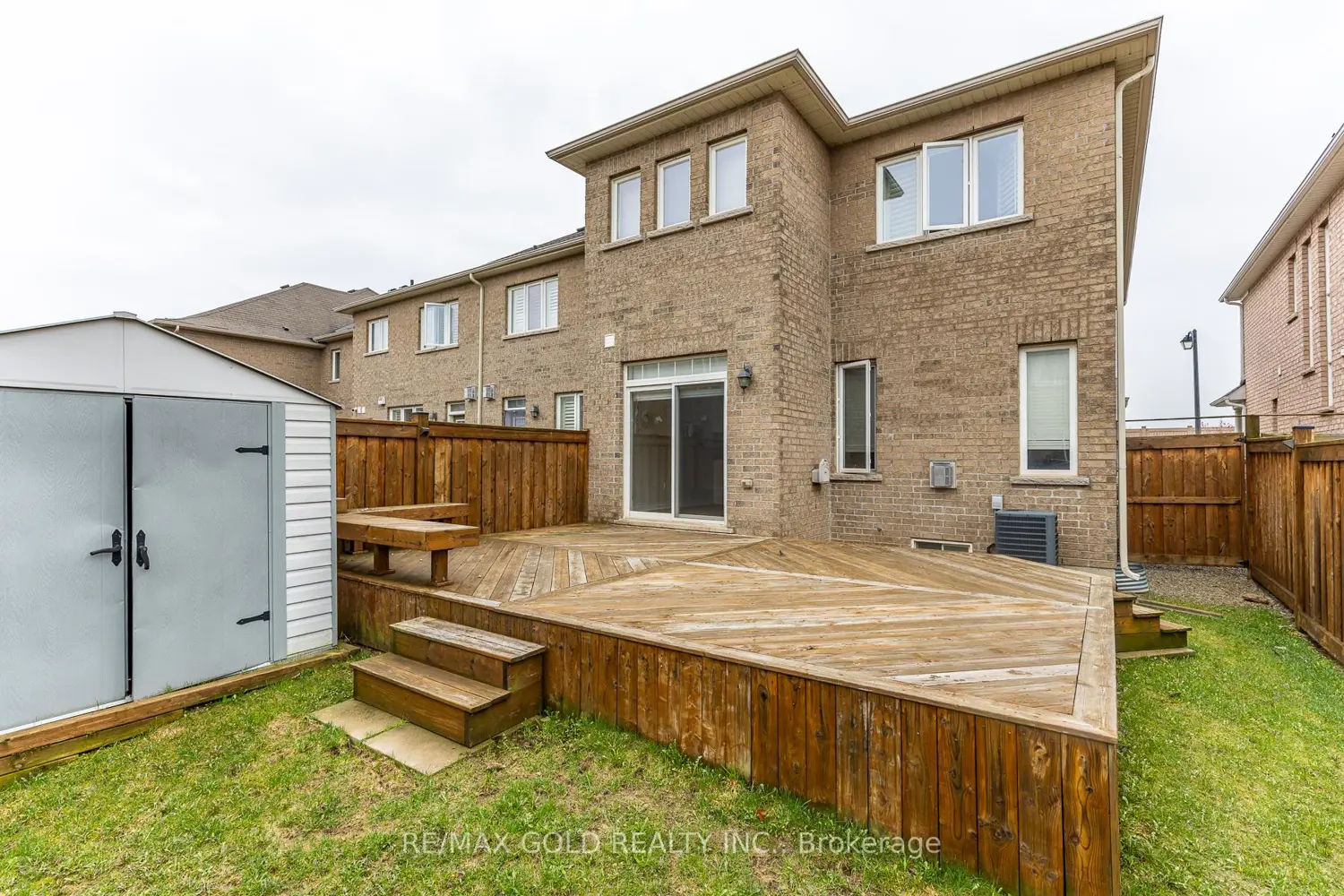 943 Transom Crescent photo 2