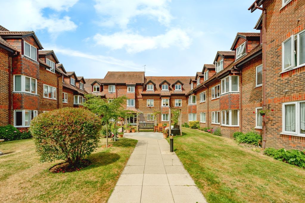1 bed flat for salePortland Road, East Grinstead RH19