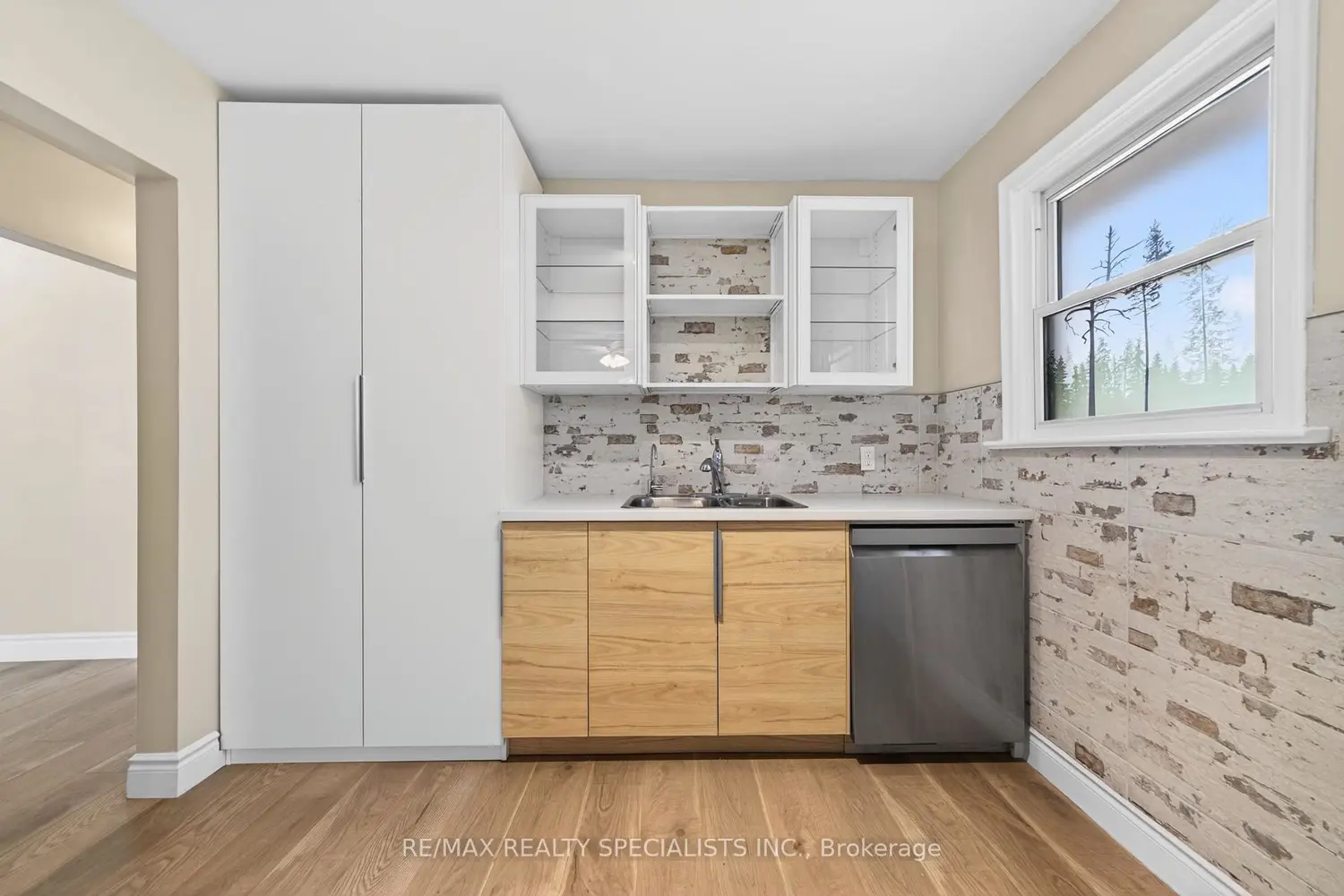 476 Prospect Avenue photo 2