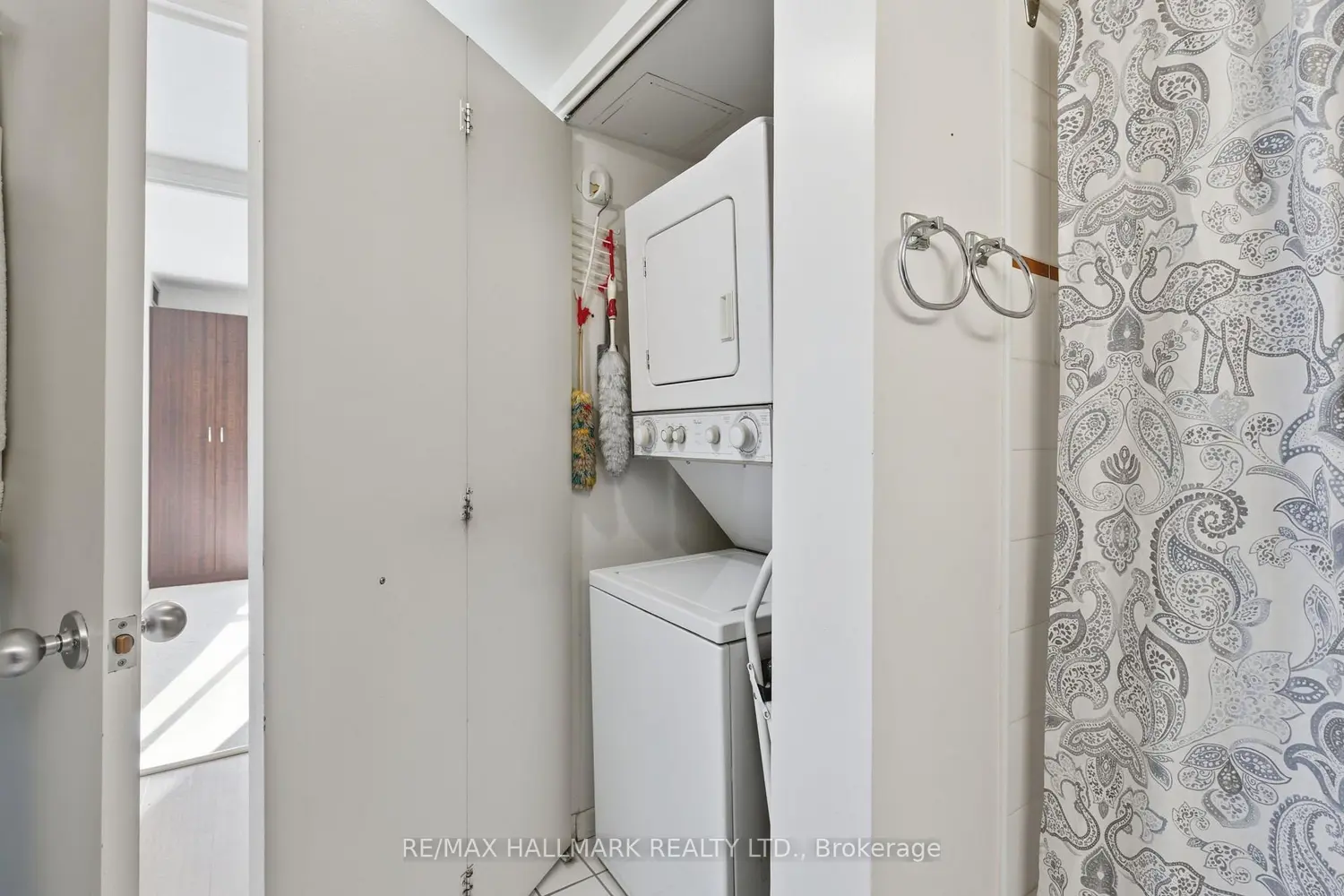 Additional image 10 of 21 Overlea Boulevard 1801