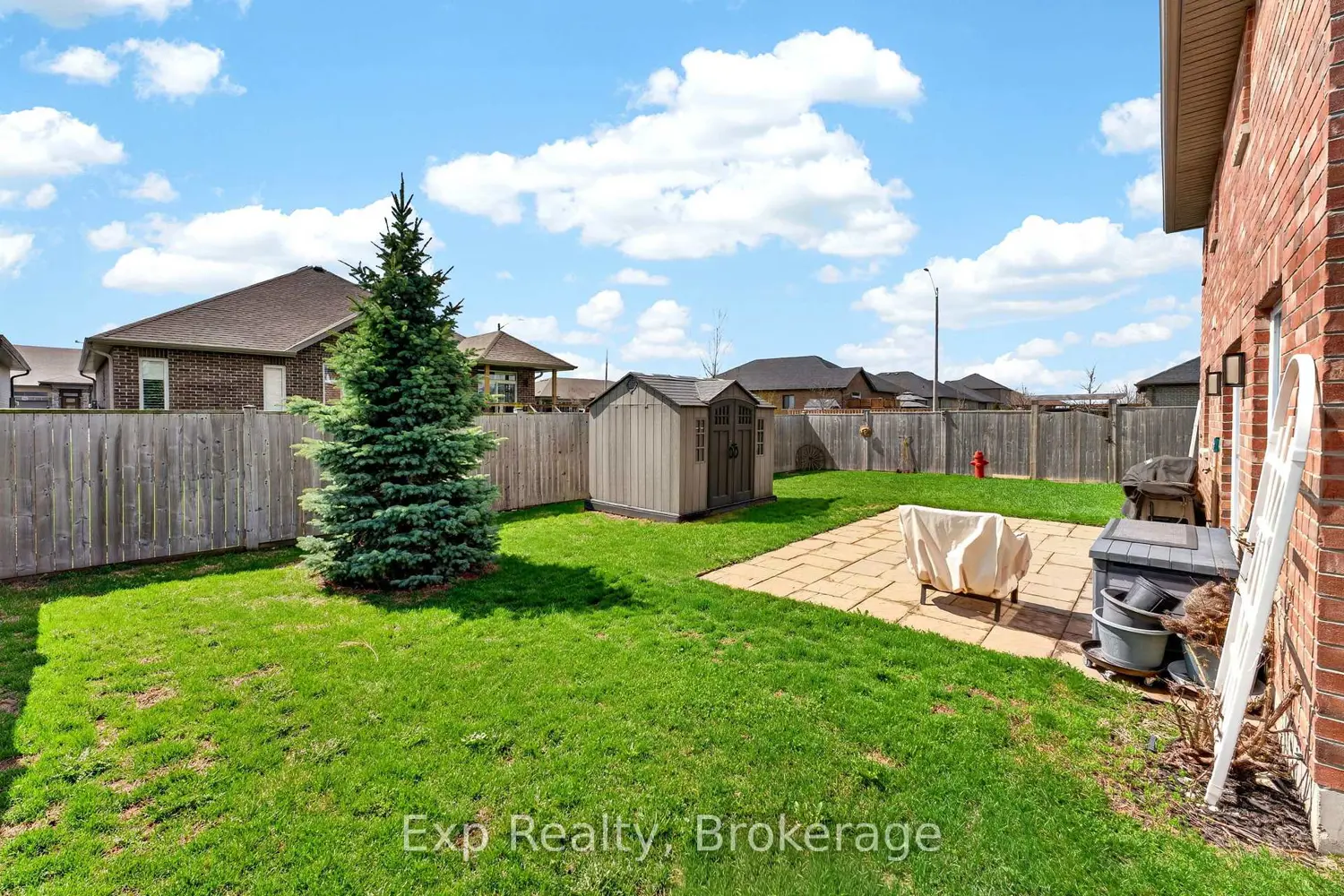 15 Kempton Avenue photo 2