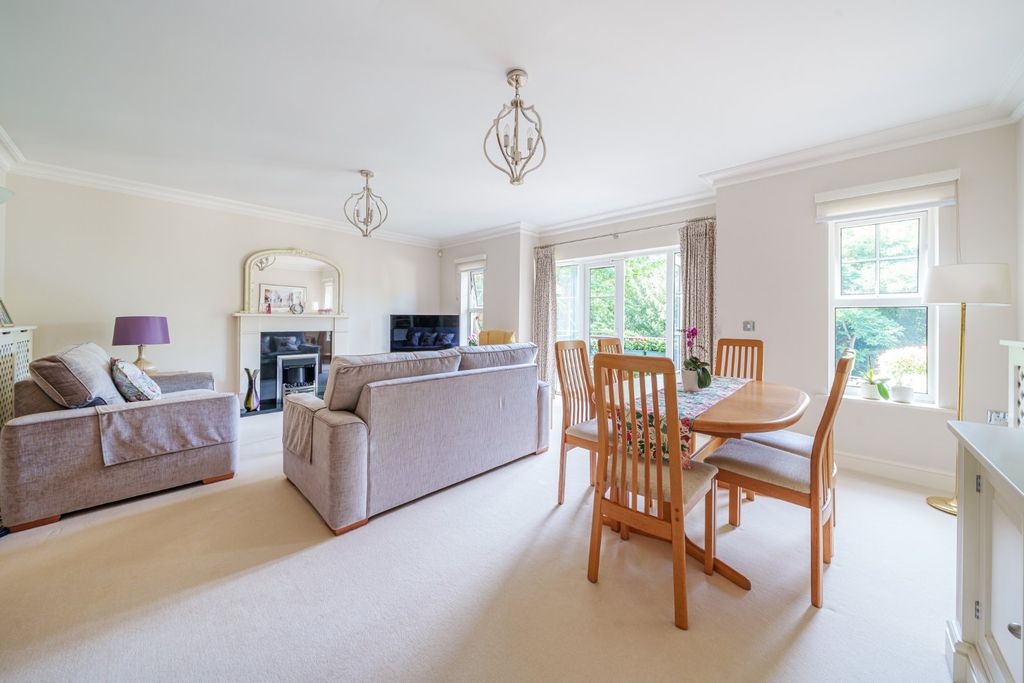 Additional image 5 of 2 bed flat for saleCrompton Hall, South Park, Gerrards Cross, Buckinghamshire SL9