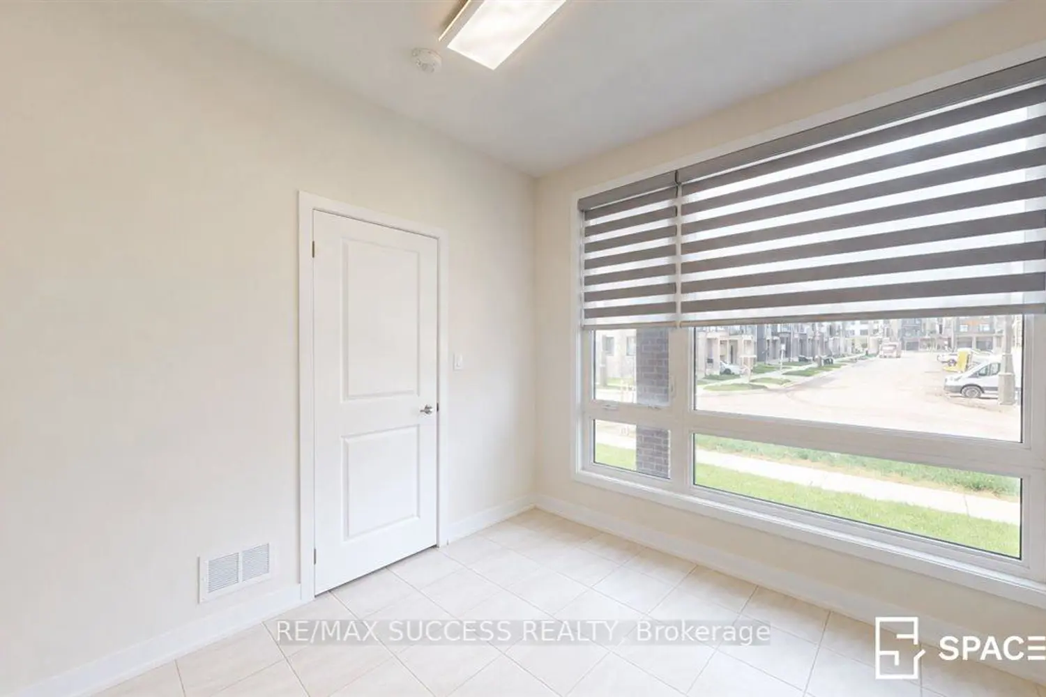 3077 Welsman Gardens