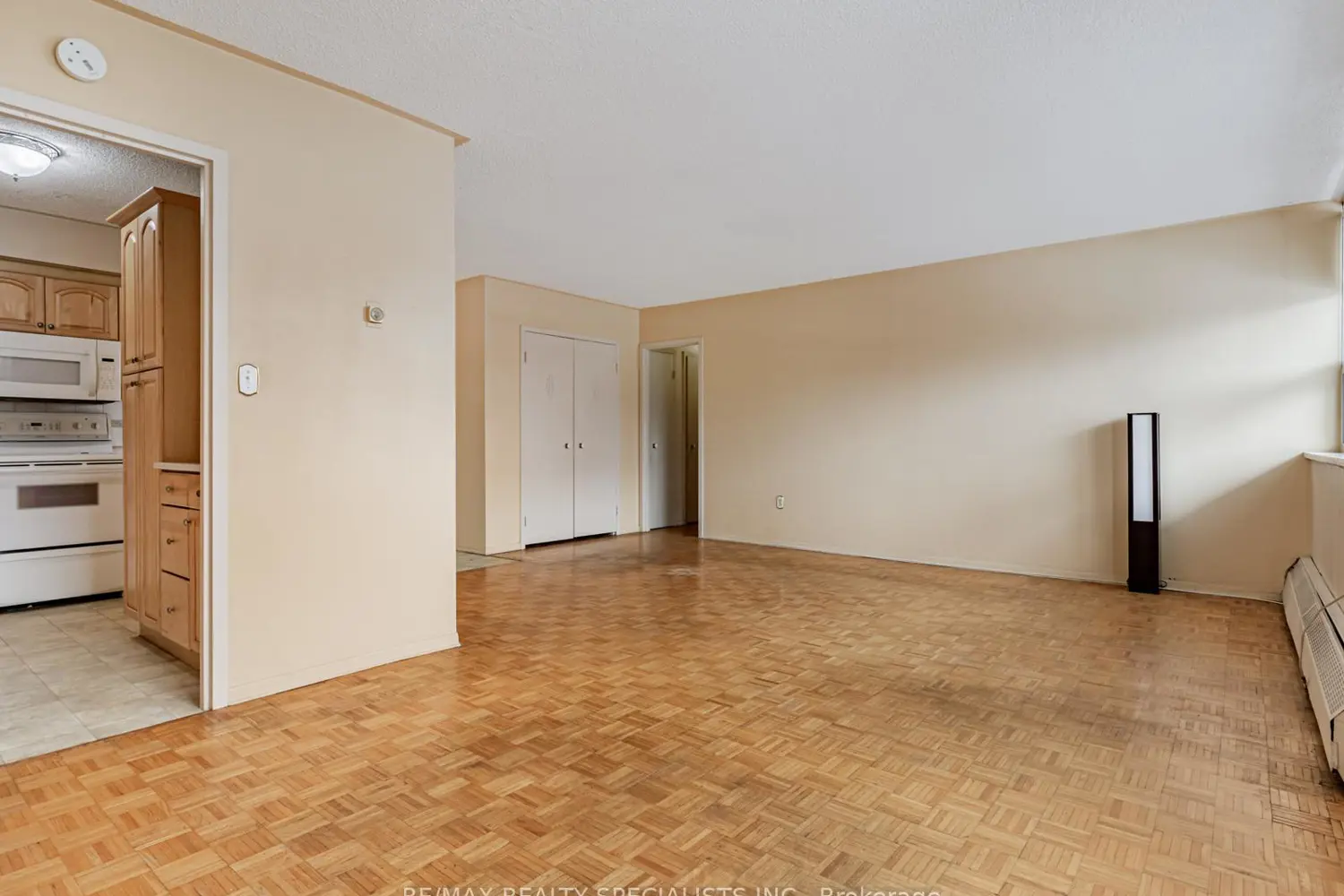 Additional image 6 of 151 La Rose Avenue 401