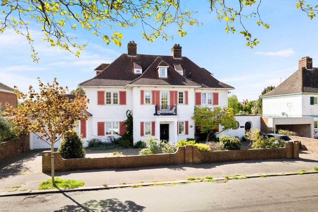 2 bed flat for saleGodwyn Road, Folkestone CT20