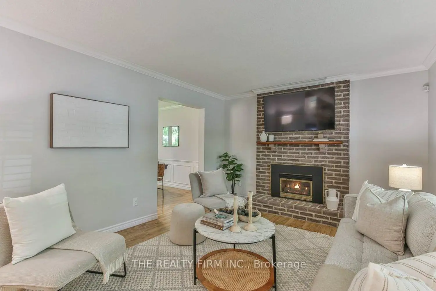 1584 Aldersbrook Road photo 3