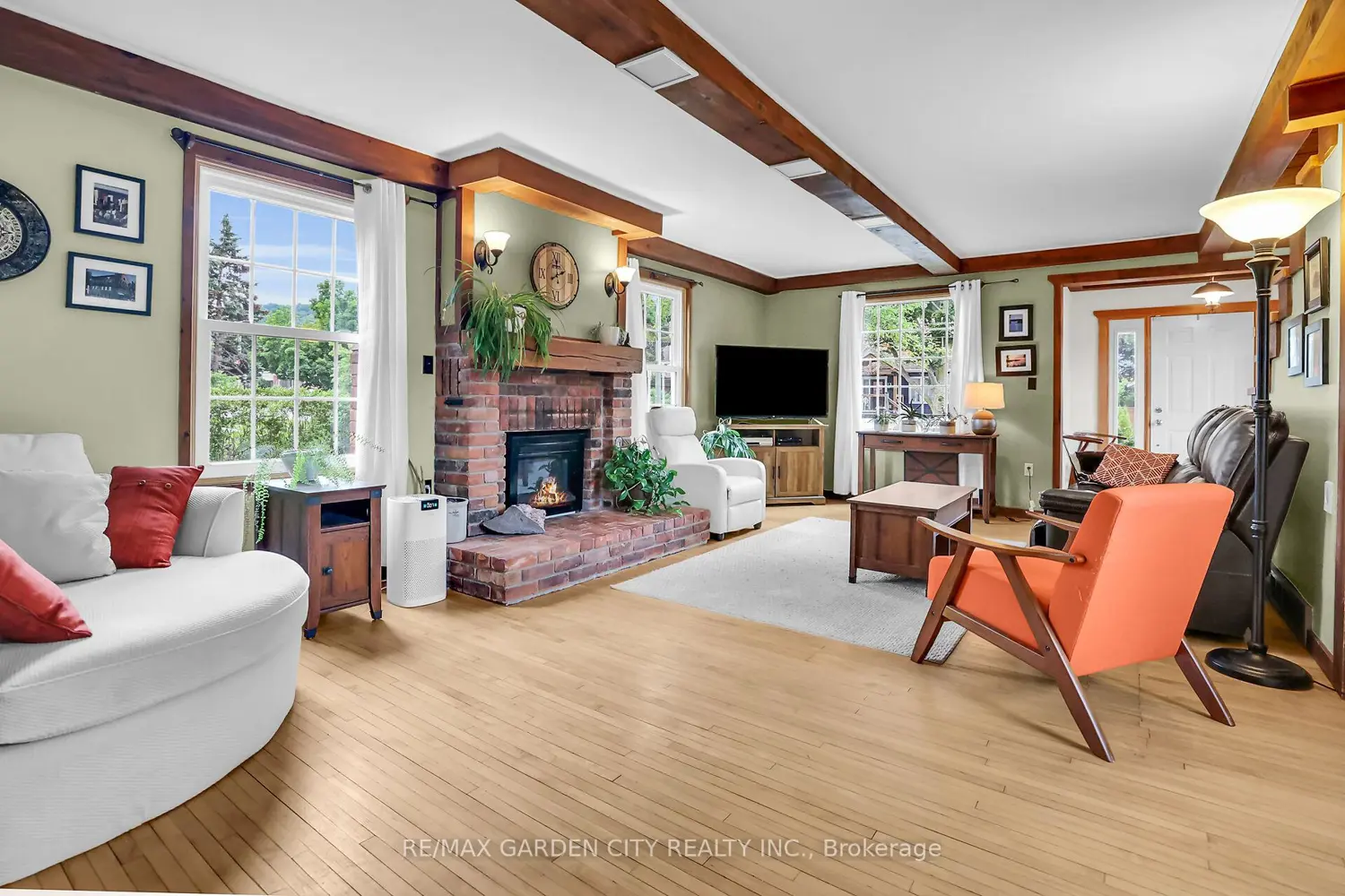 10 Maple Avenue photo 4