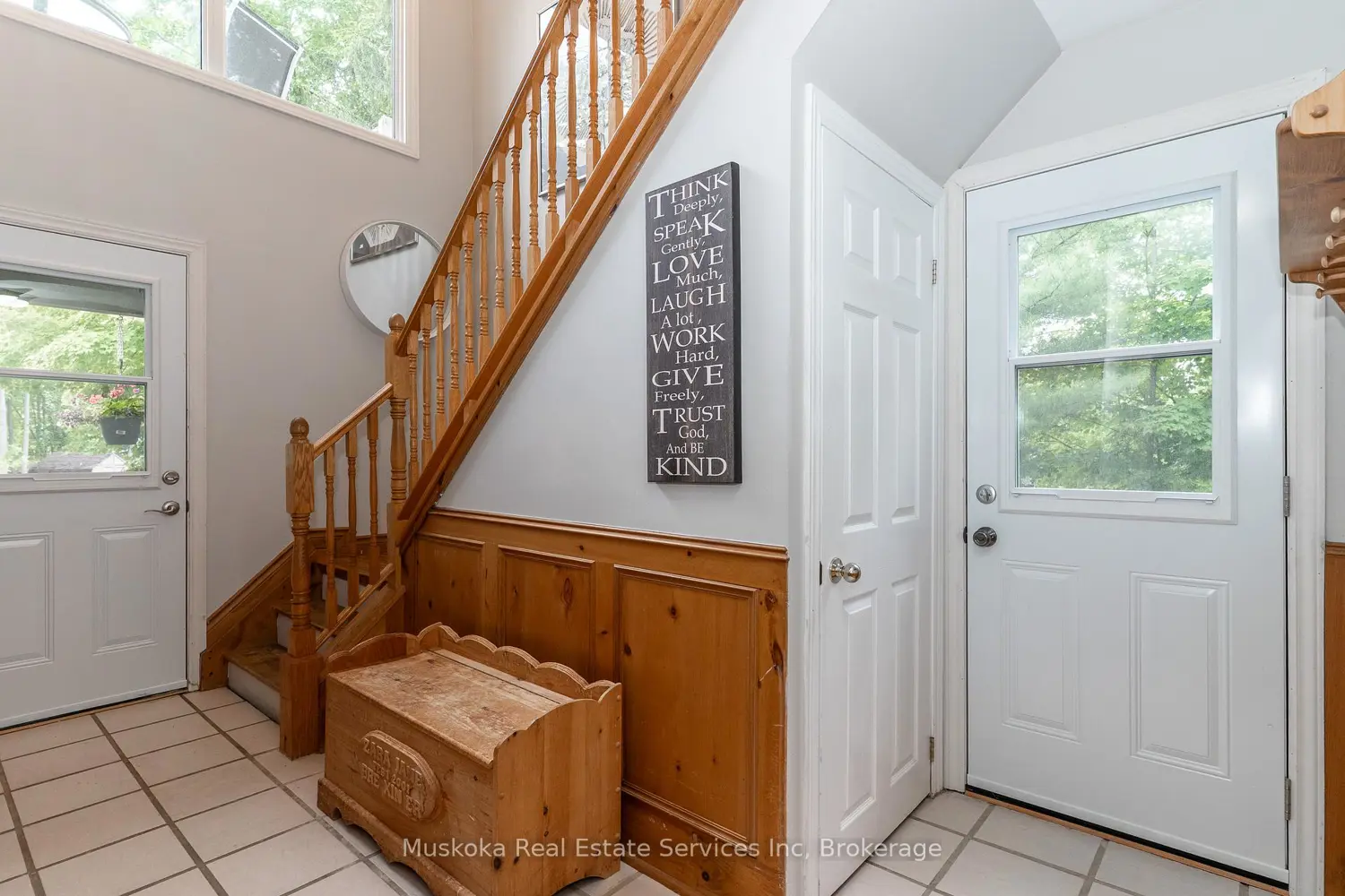 250 Wapaska Crescent photo 2