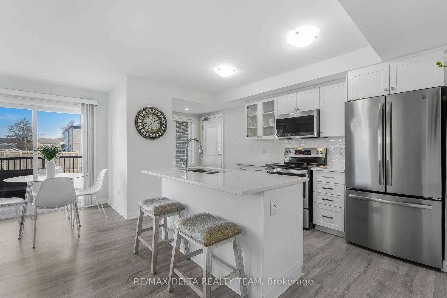 516 Decoeur Drive D photo 3