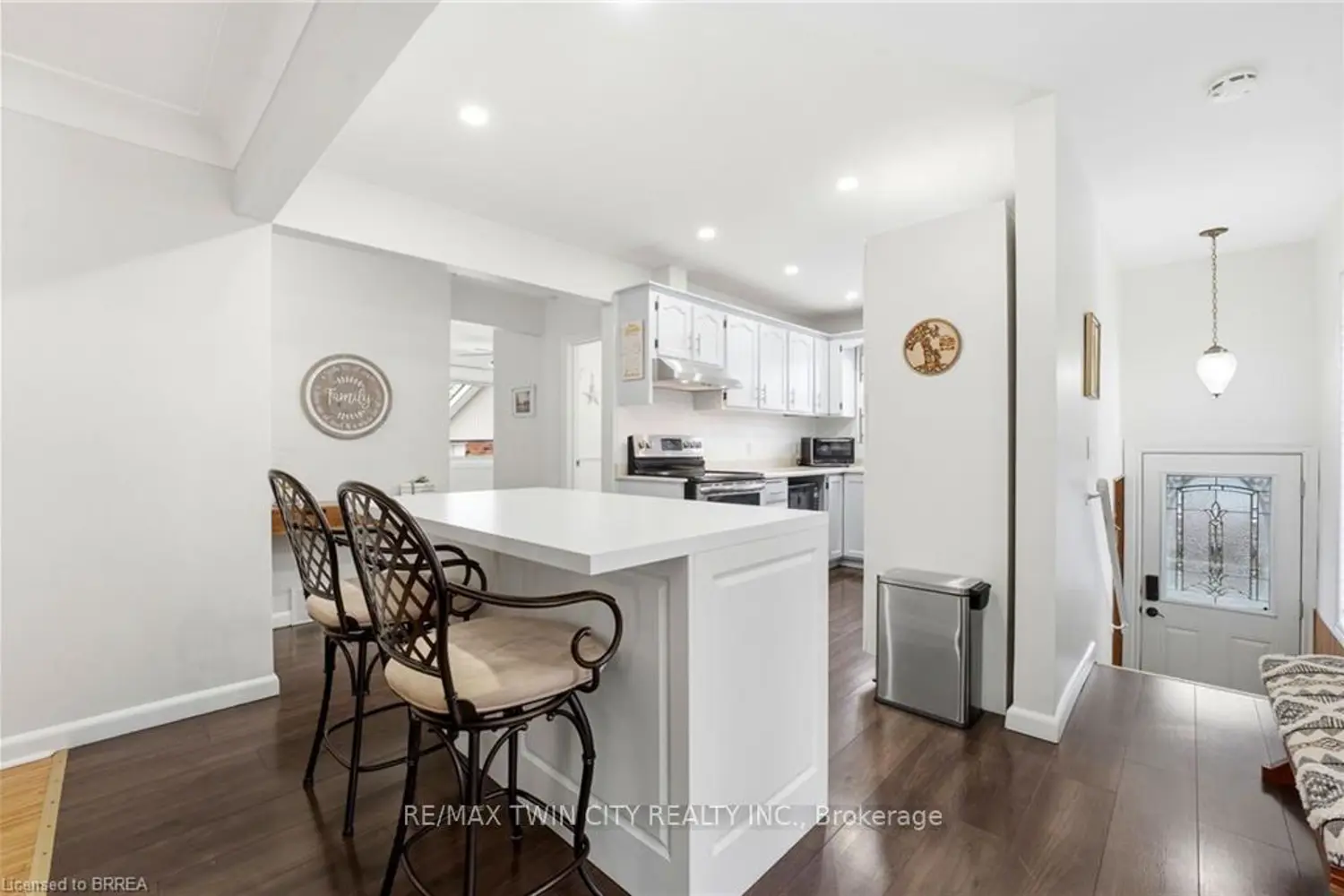 168 Montclair Crescent photo 2