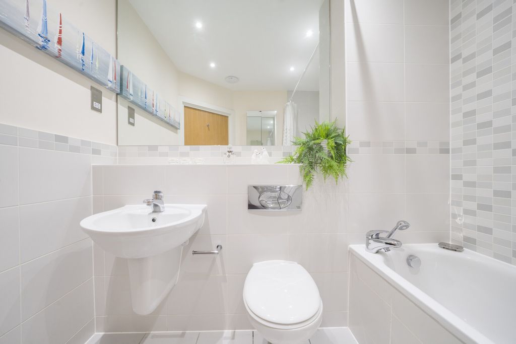 Additional image 9 of 2 bed flat for saleSouth Park, Gerrards Cross, Buckinghamshire SL9