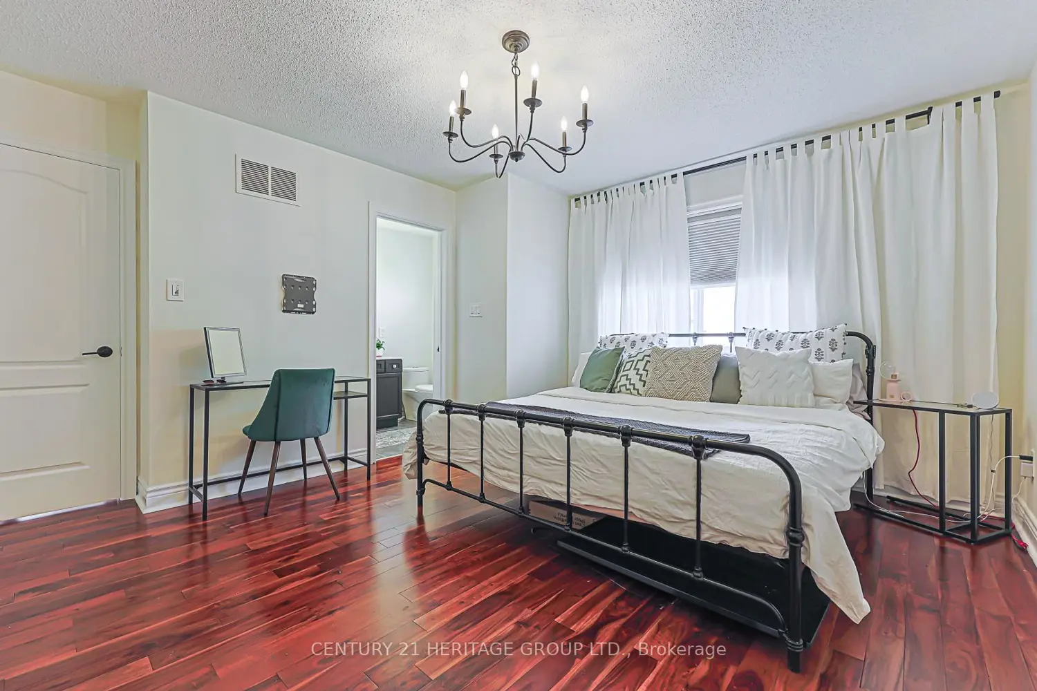 Additional image 12 of 996 Oaktree Crescent