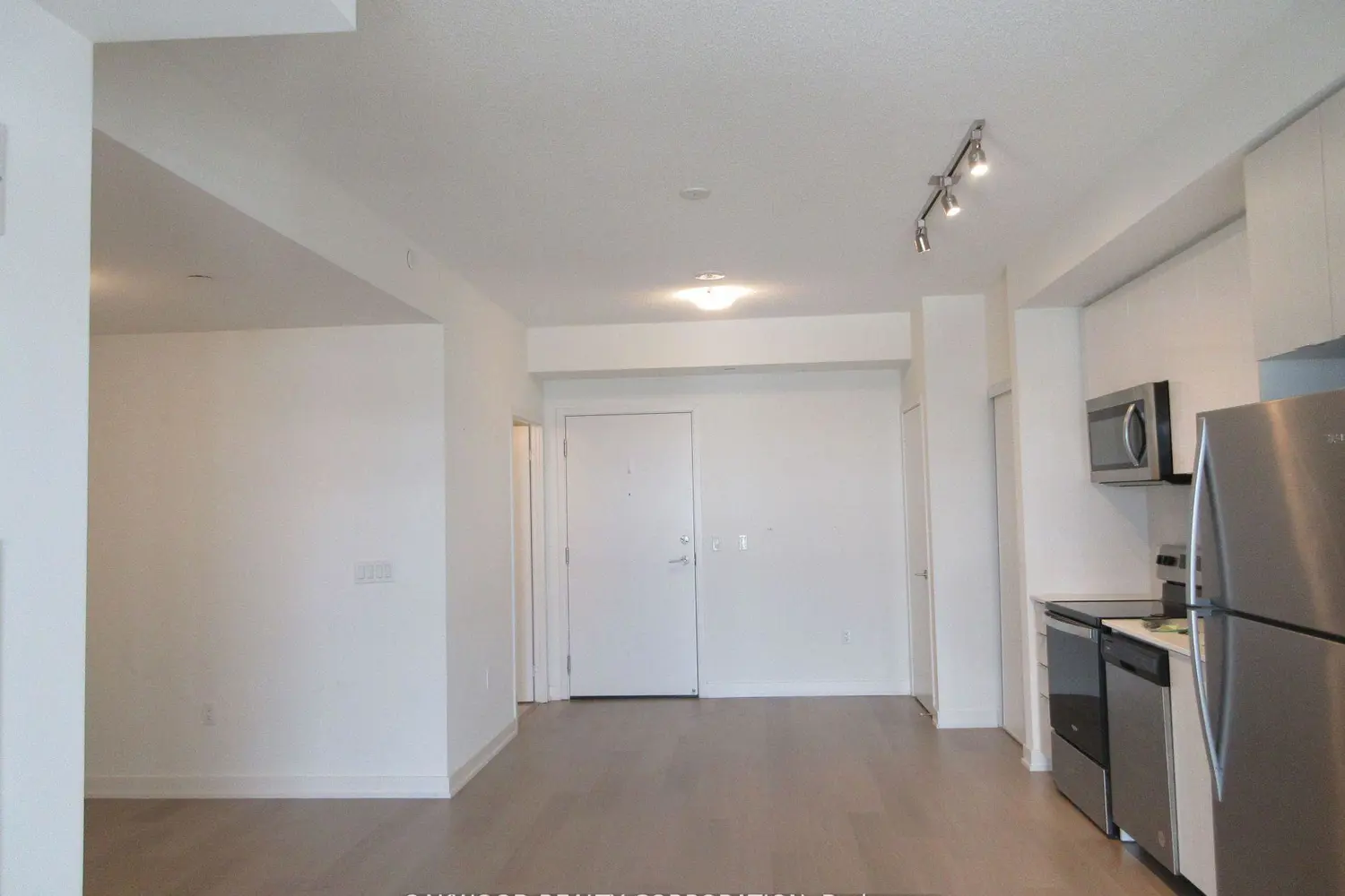 Additional image 5 of 859 The Queensway 512