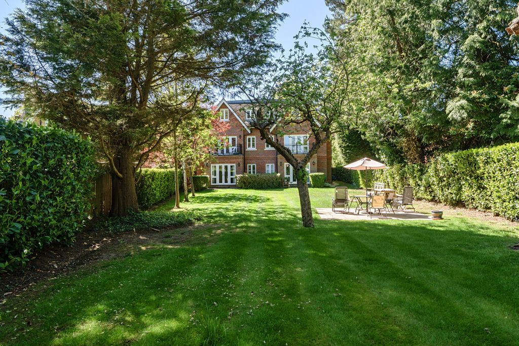 Additional image 20 of 2 bed flat for salePackhorse Road, Gerrards Cross, Buckinghamshire SL9