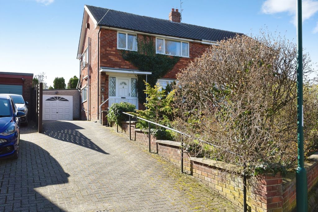 3 bed semi-detached house for saleMeynell Avenue, Guisborough, Cleveland TS14