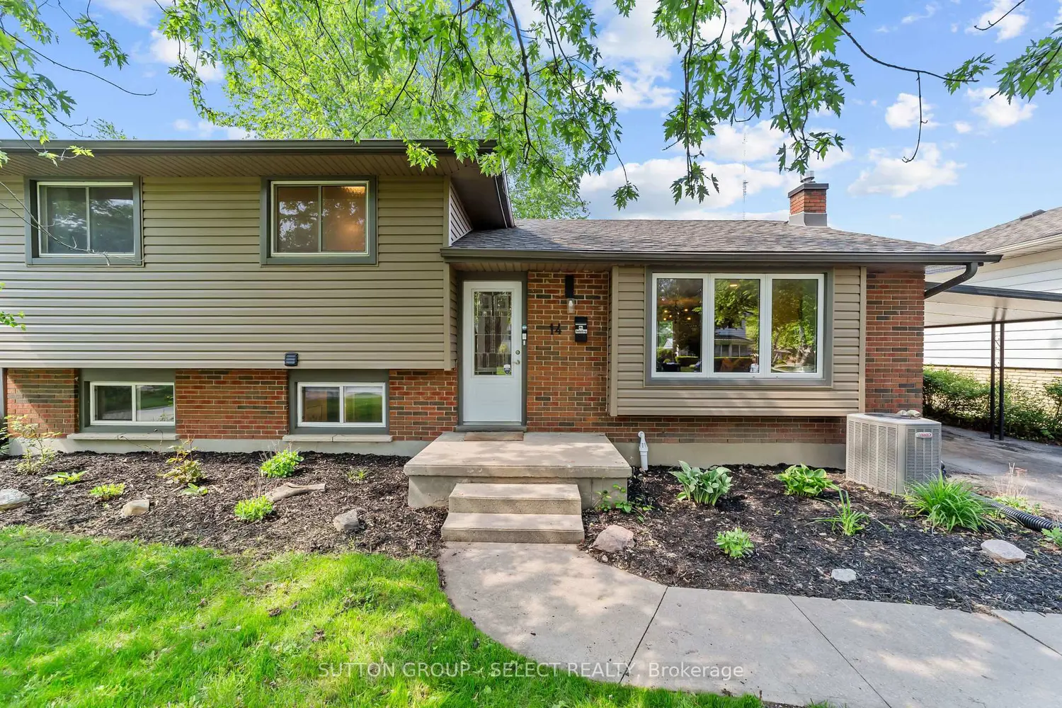 14 Notre Dame Crescent photo 3