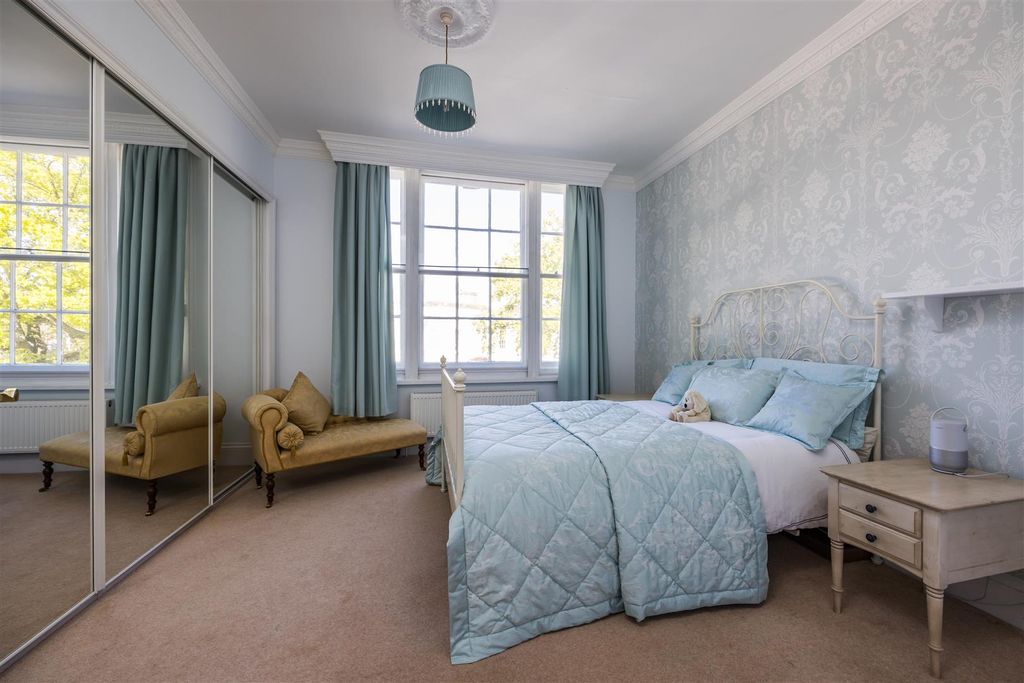 Additional image 14 of 5 bed property for saleCastle Street, Portchester PO16