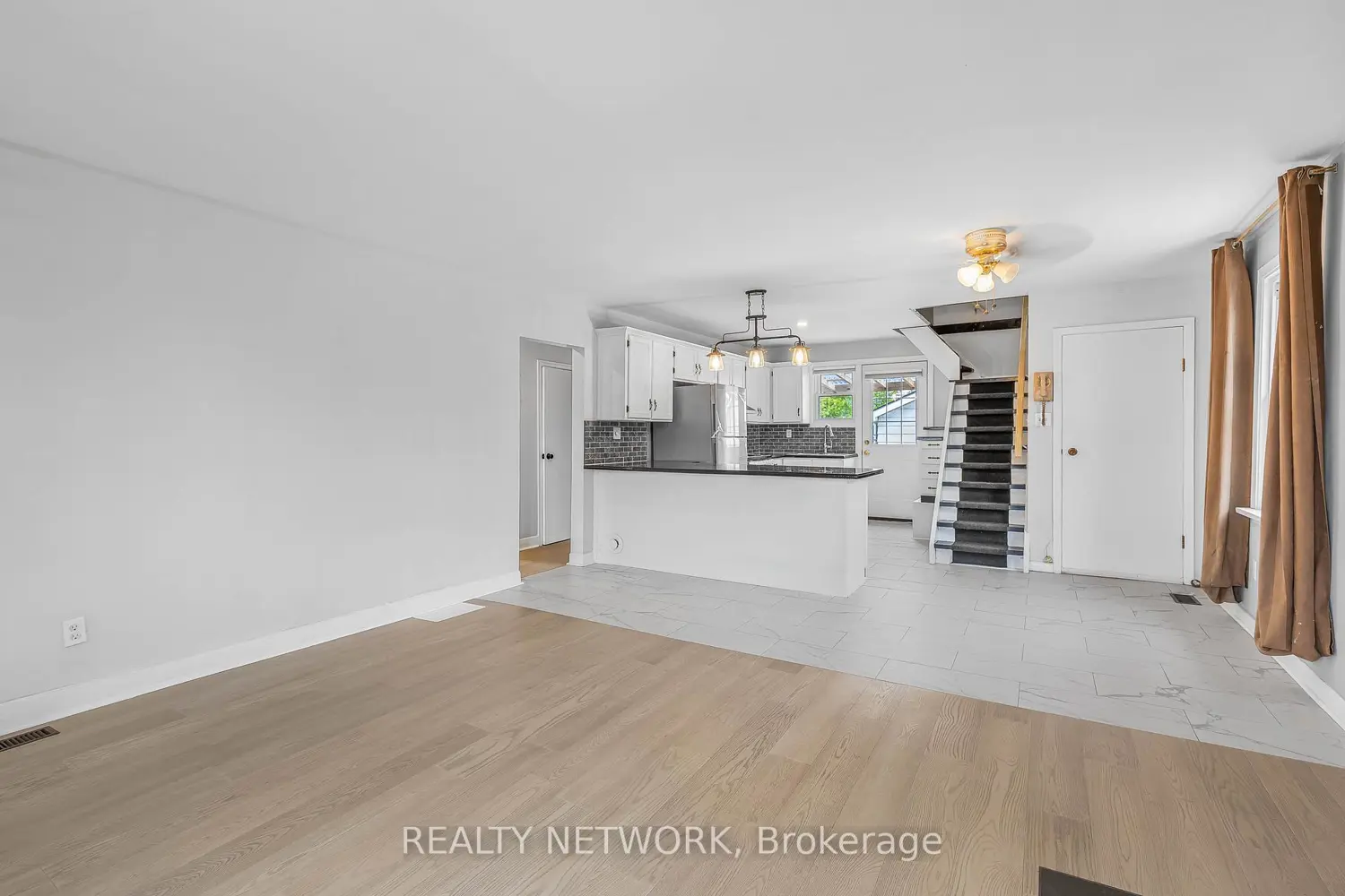 76 Johnston Street photo 3