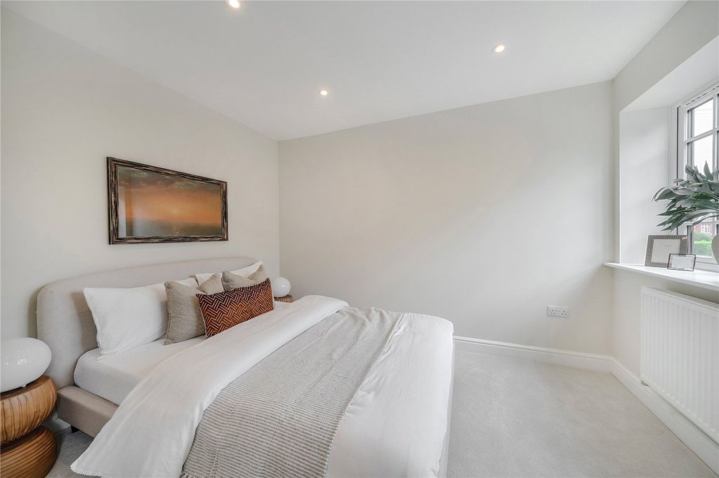 Additional image 18 of 3 bed semi-detached house for salePark Road, Farnborough, Hampshire GU14