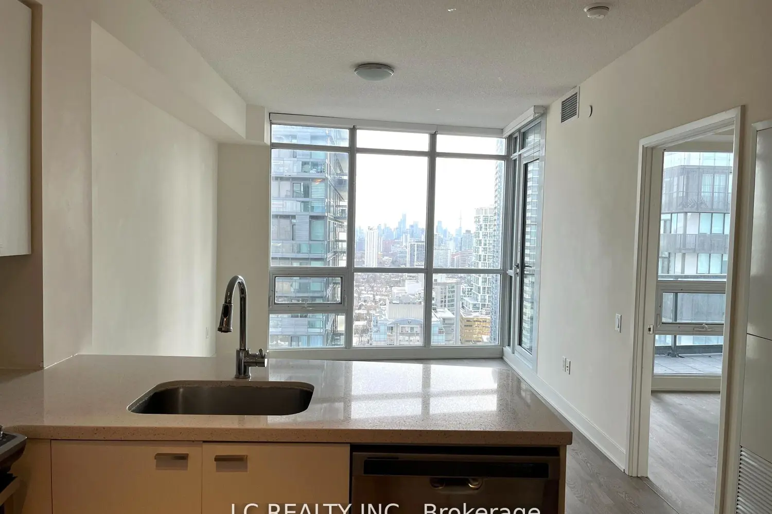Additional image 5 of 30 Roehampton Avenue 2410