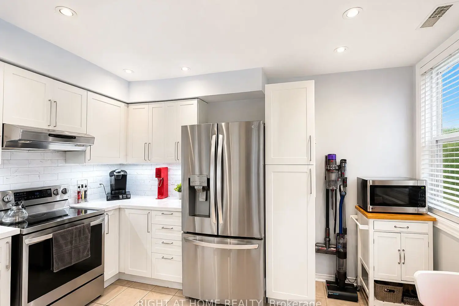 Additional image 6 of 760 Lawrence Avenue 221
