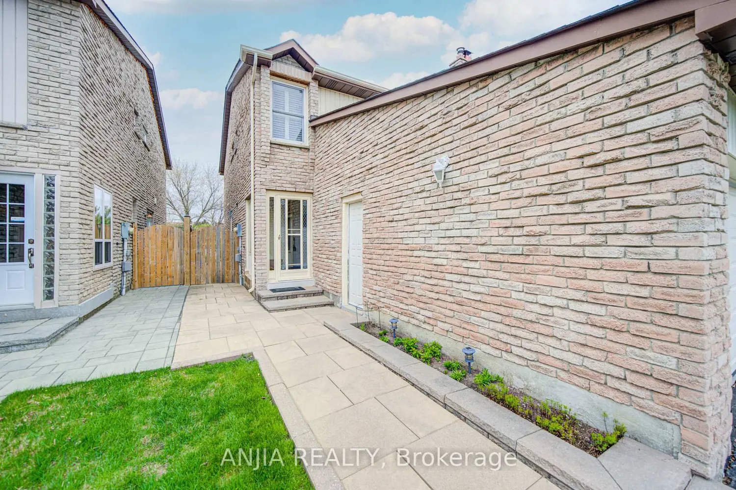 Additional image 3 of 48 Upton Crescent