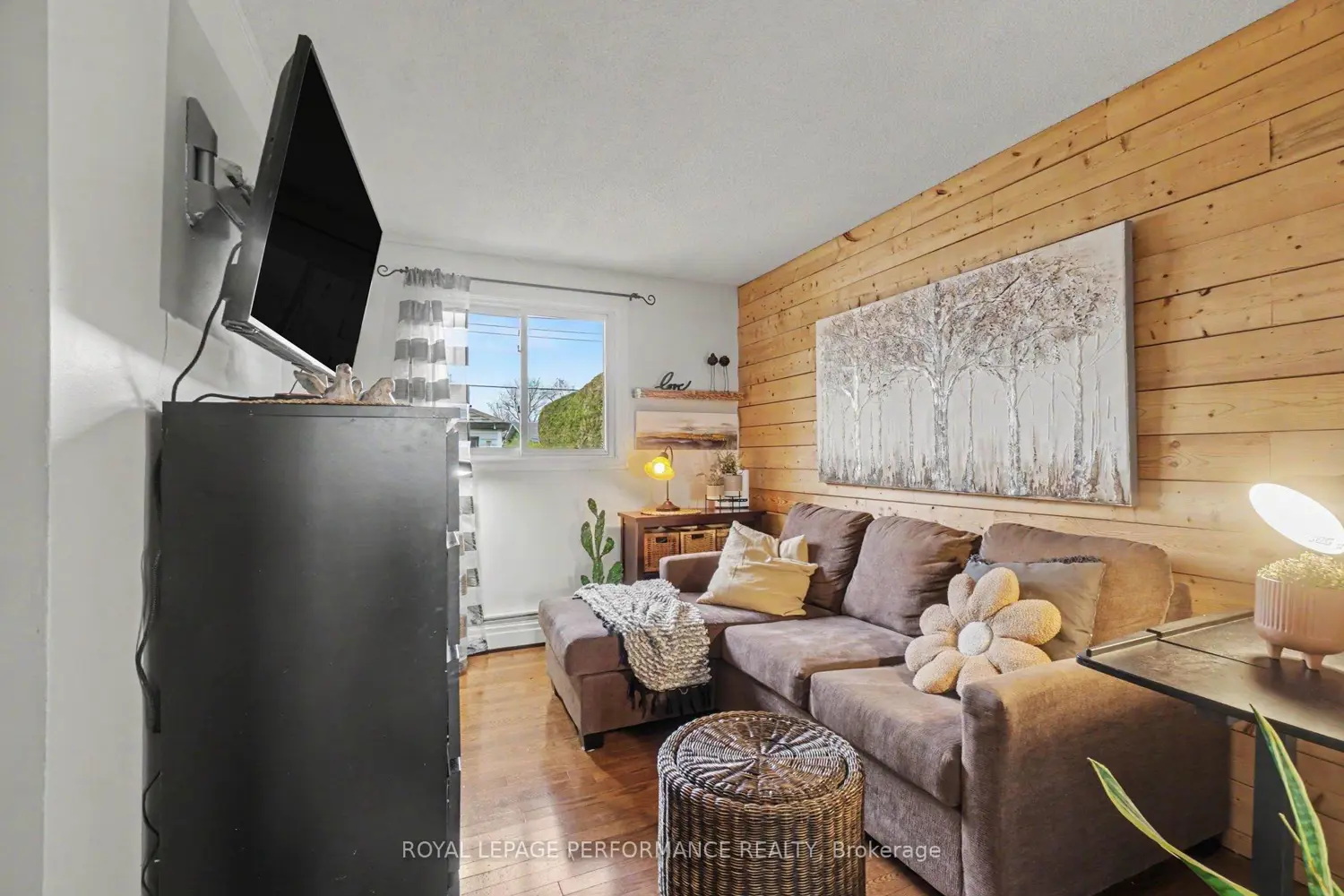 1497 Blackheath Street photo 5