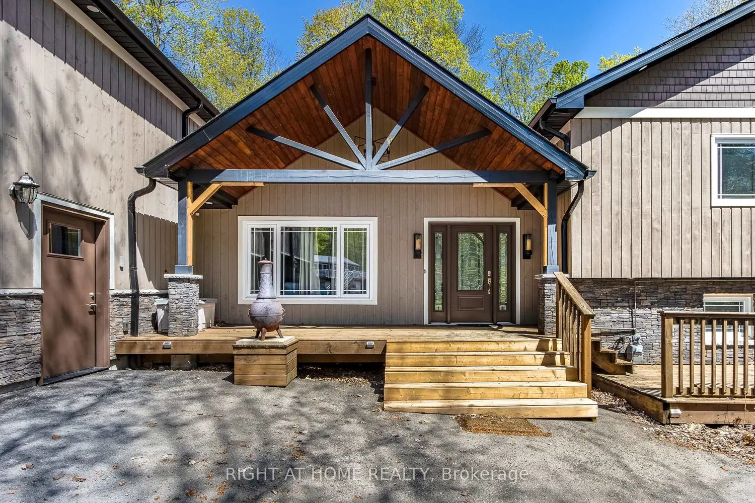 119 Timcourt Drive photo 2