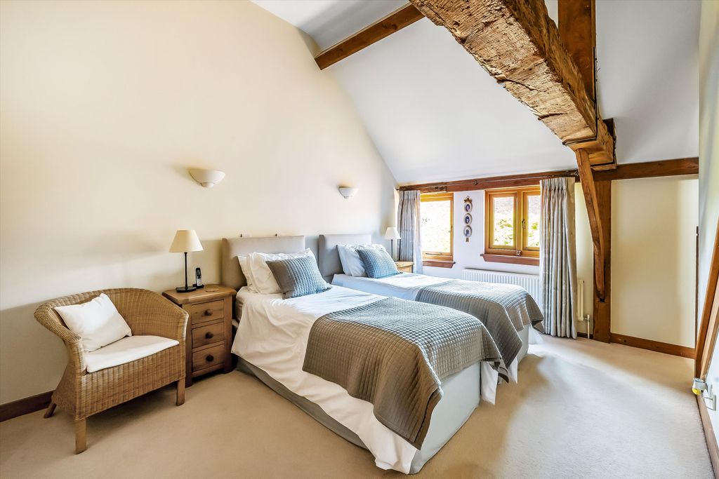 4 bed barn conversion for saleThe Barns, Shackleford, Godalming, Surrey GU8 photo 5