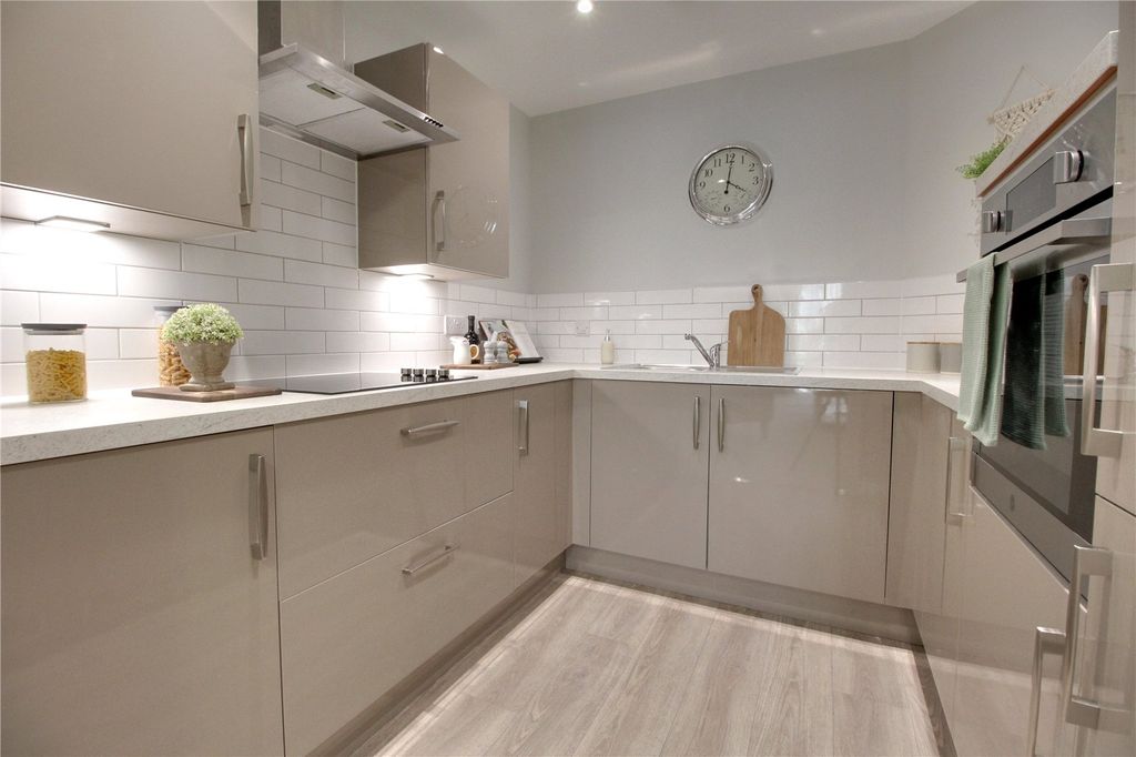 1 bed flat for saleCrookham Road, Fleet GU51 photo 3