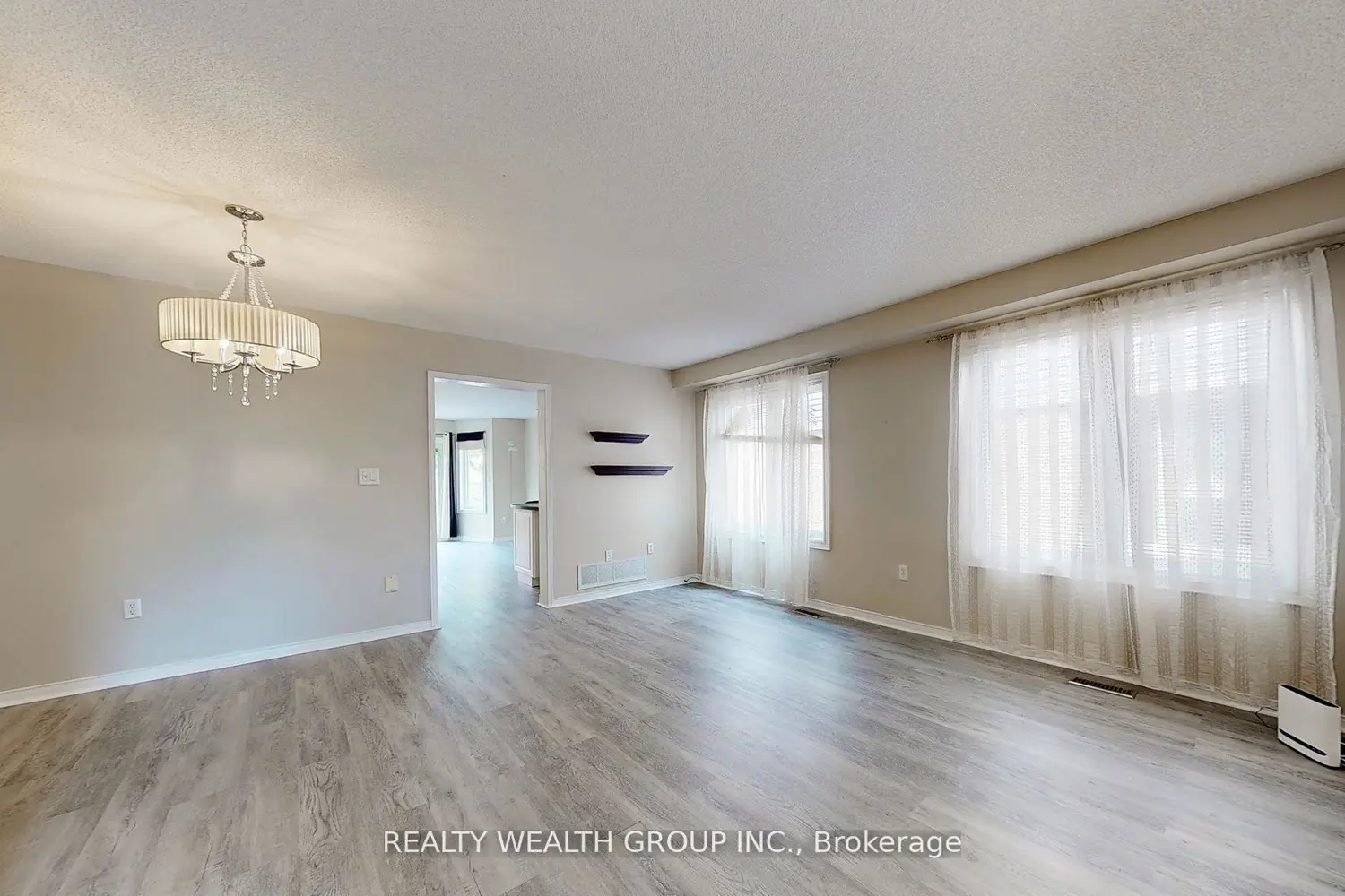 11 Birchcliffe Drive photo 2