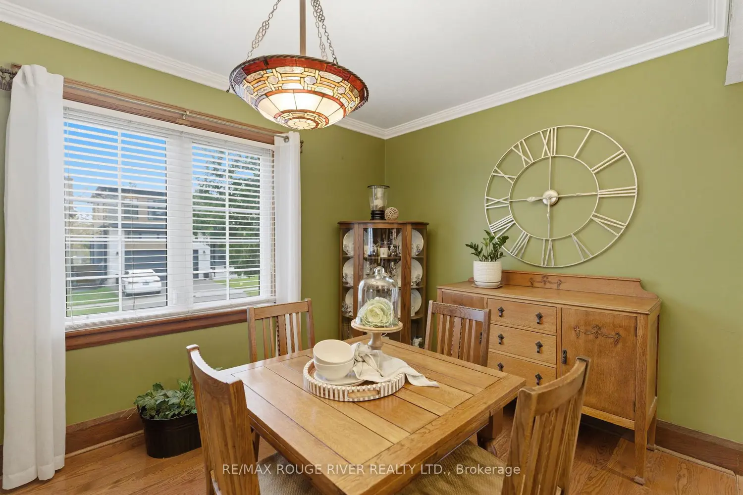 114 Mclaughlin Boulevard photo 5