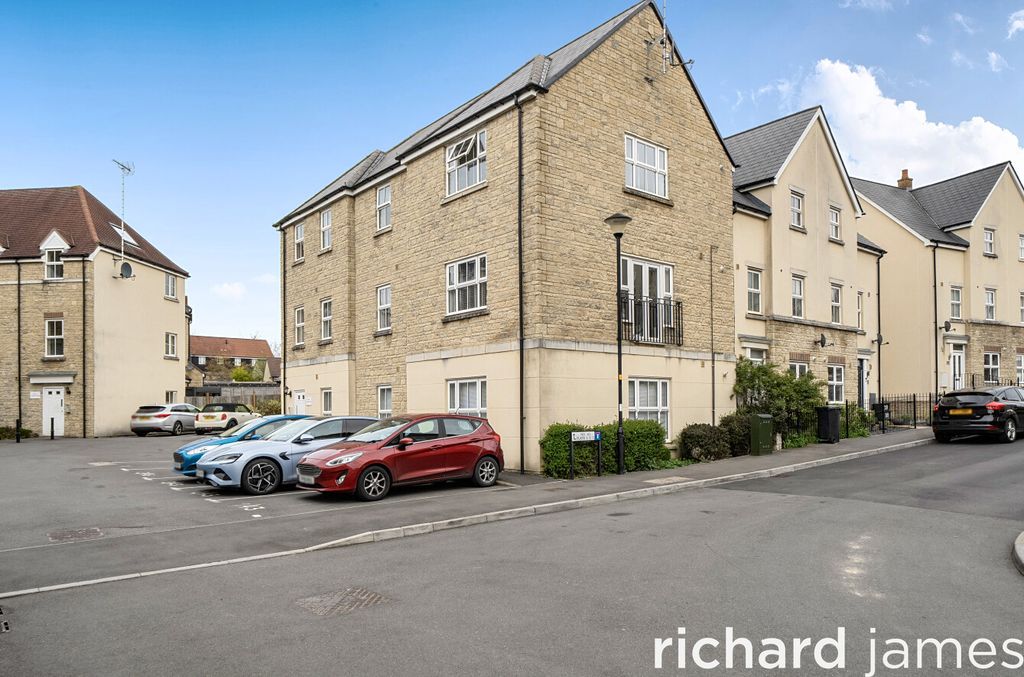 2 bed flat for saleTruscott Avenue, Redhouse, Redhouse SN25
