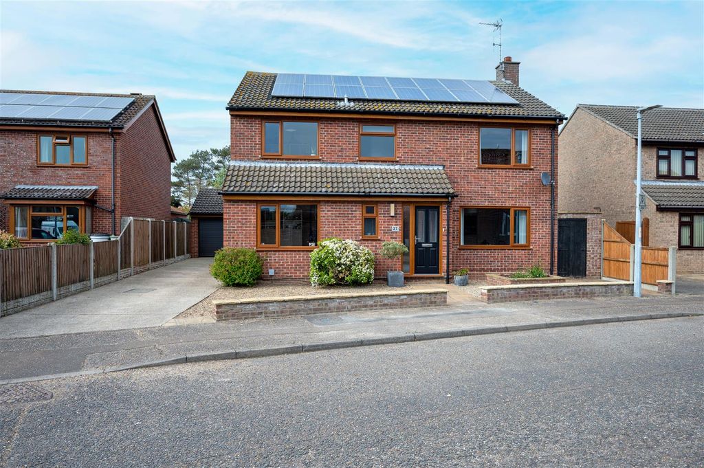 4 bed detached house for saleClydesdale Rise, Bradwell, Great Yarmouth NR31