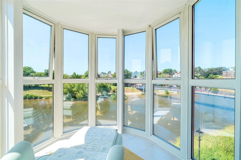 2 bed flat for saleHaven Bank, Exeter EX2 photo 3
