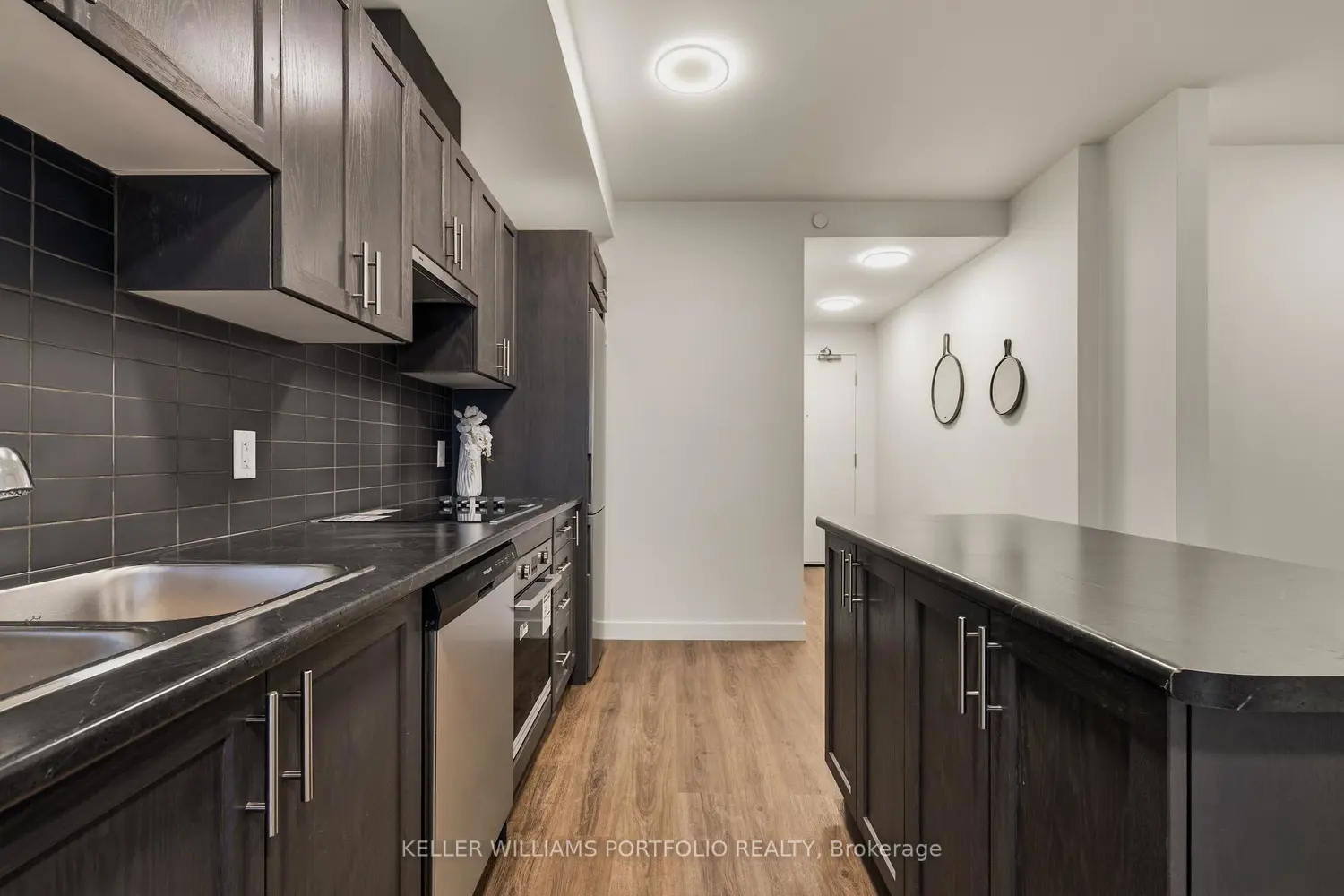 461 Green Road 1019 photo 2