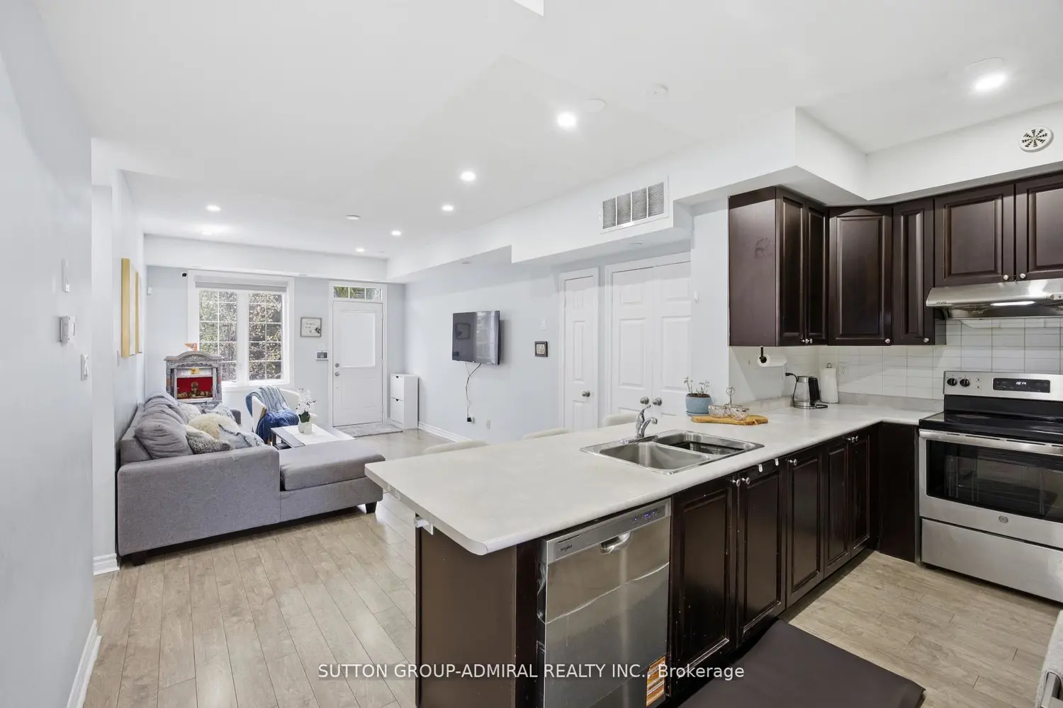 Additional image 12 of 180 Howden Boulevard 56