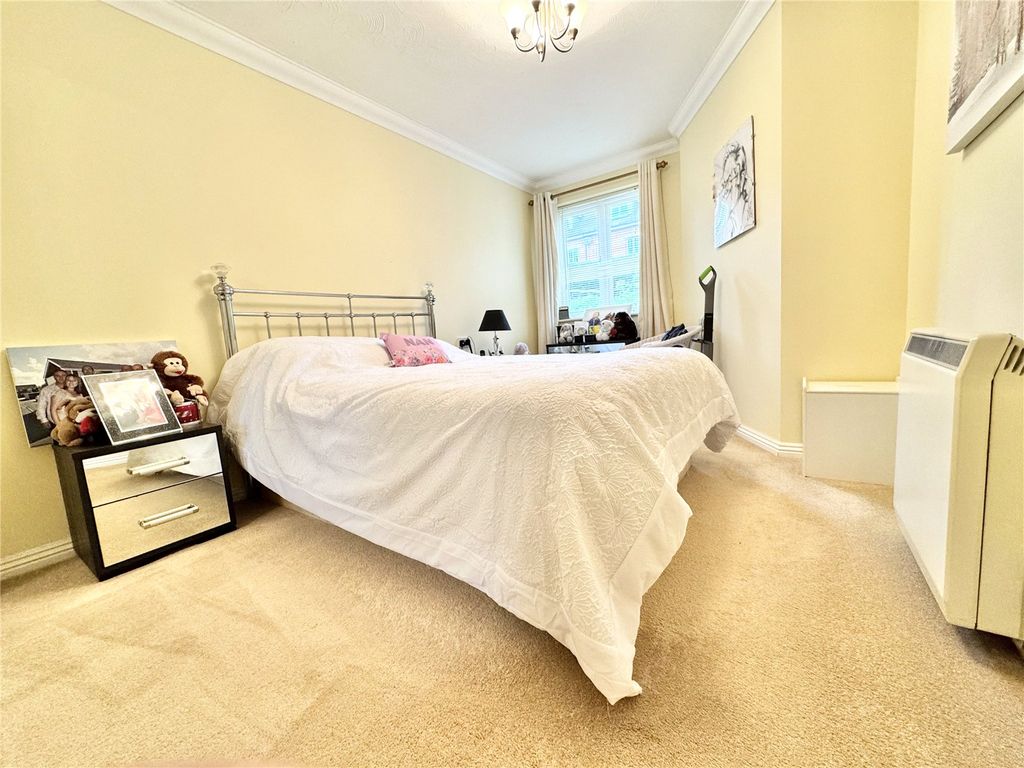 Additional image 4 of 1 bed flat for saleVictoria Road, Farnborough, Hampshire GU14