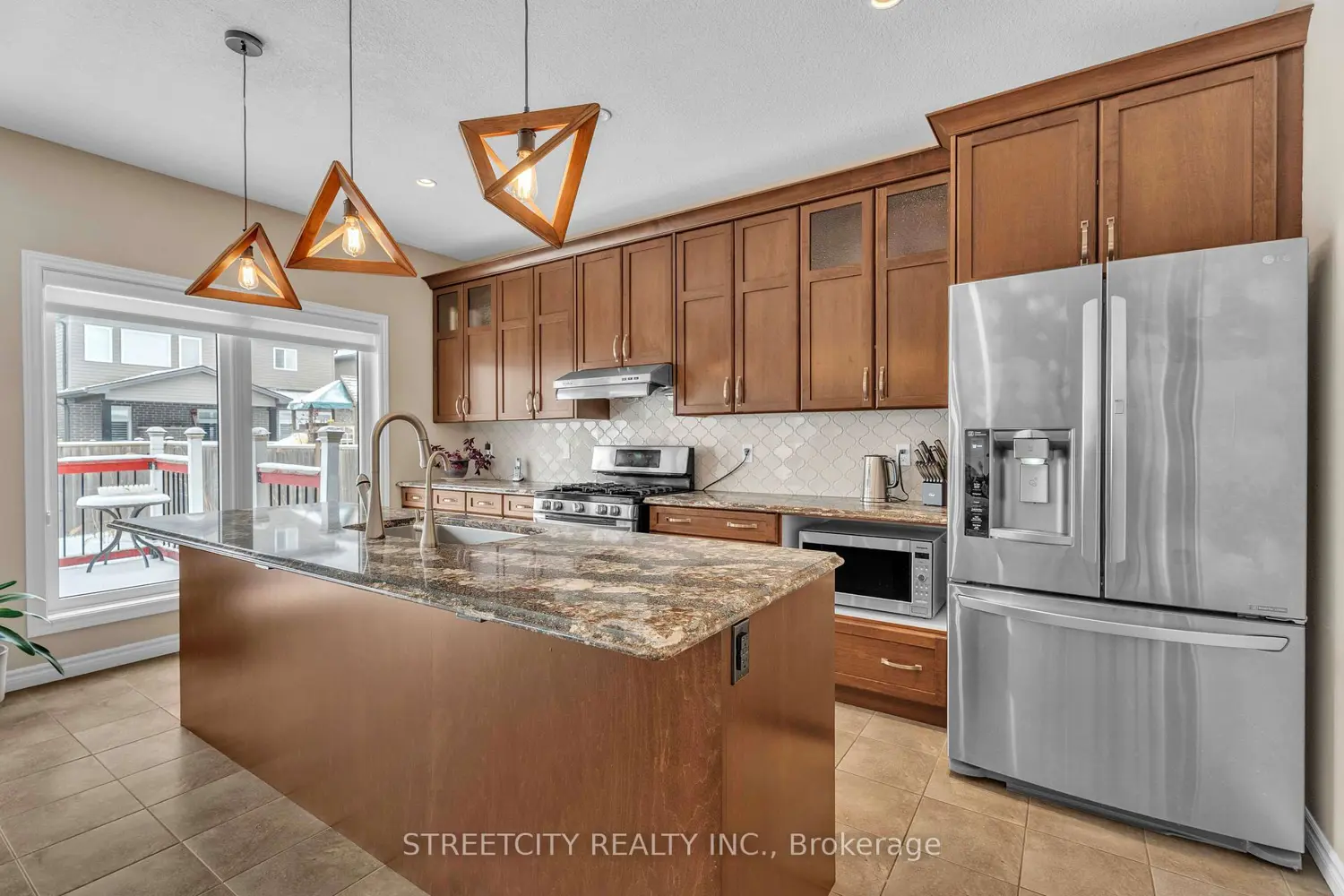 2206 Springridge Drive photo 4