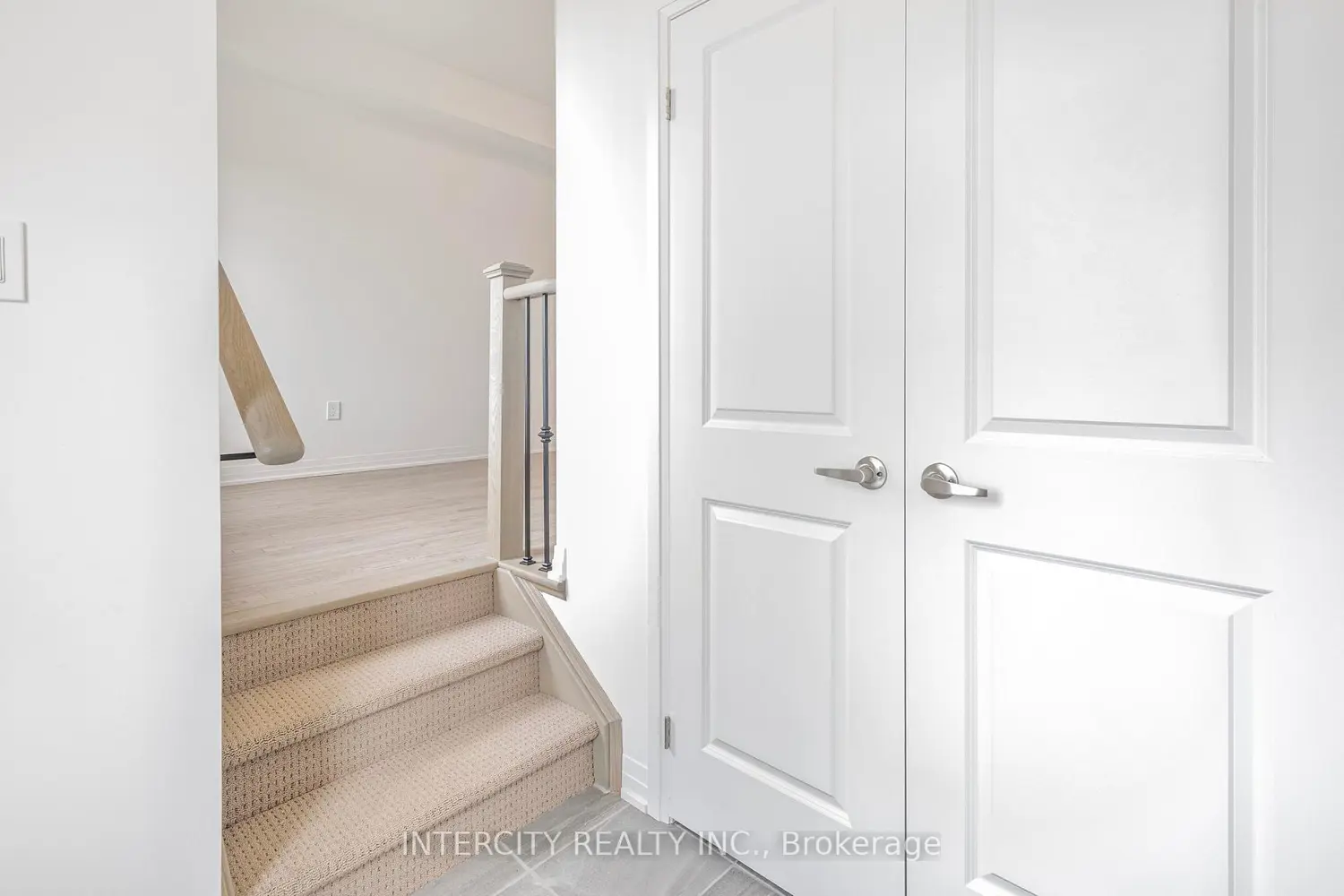 345 Quebec Street photo 2