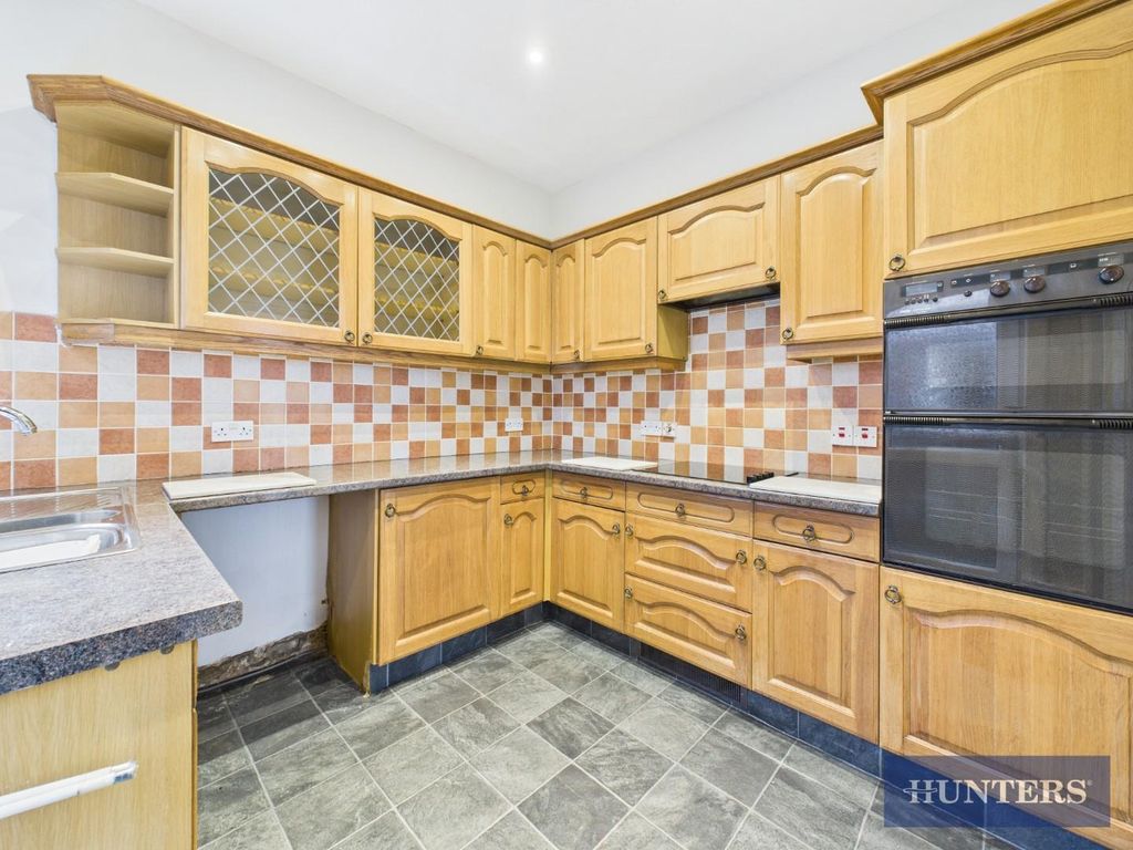1 bed flat for saleStation Avenue, Filey YO14 photo 4