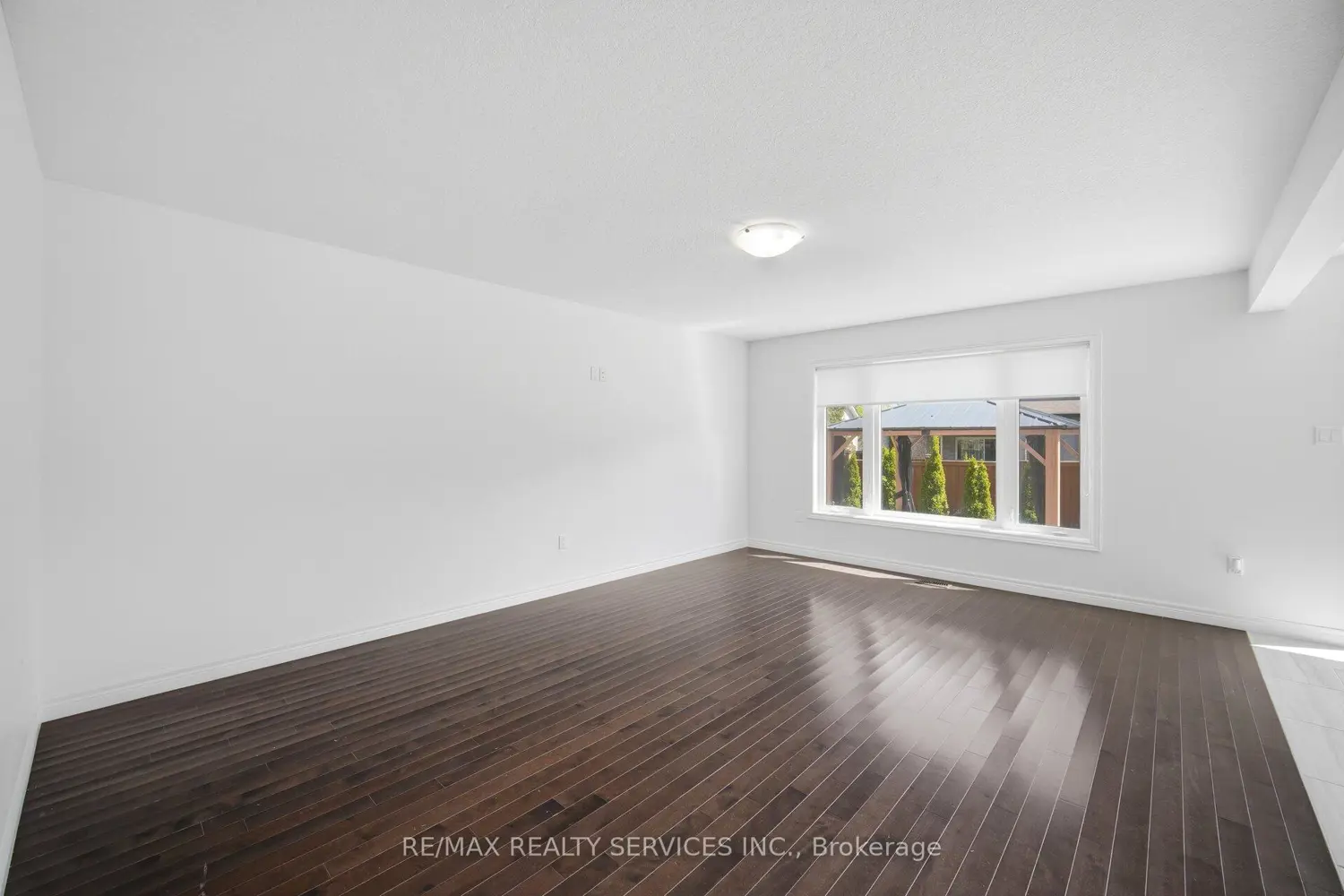9 Monty Avenue photo 3
