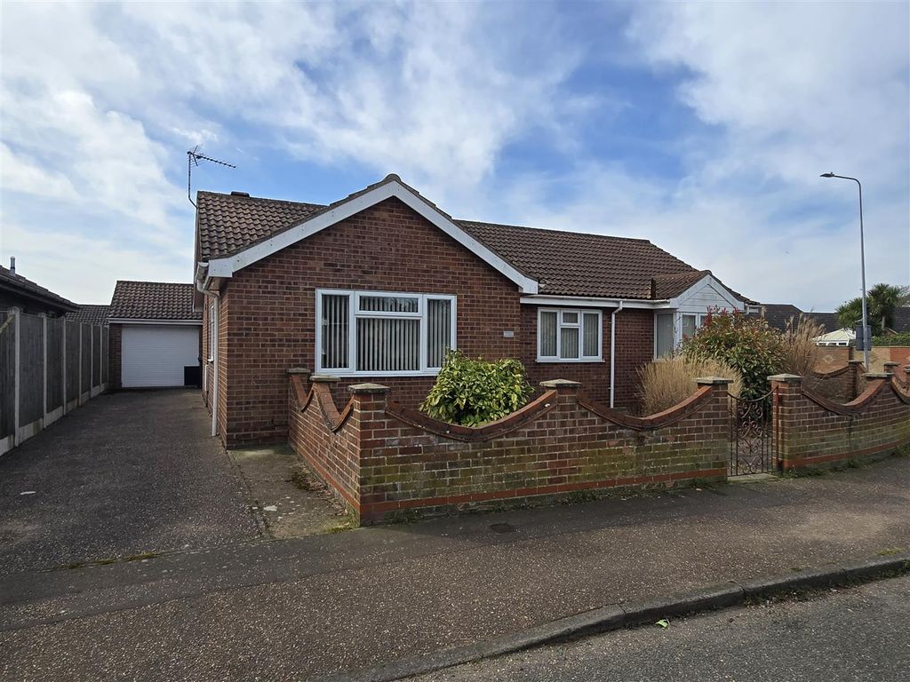 3 bed detached bungalow for saleShearwater Drive, Bradwell NR31