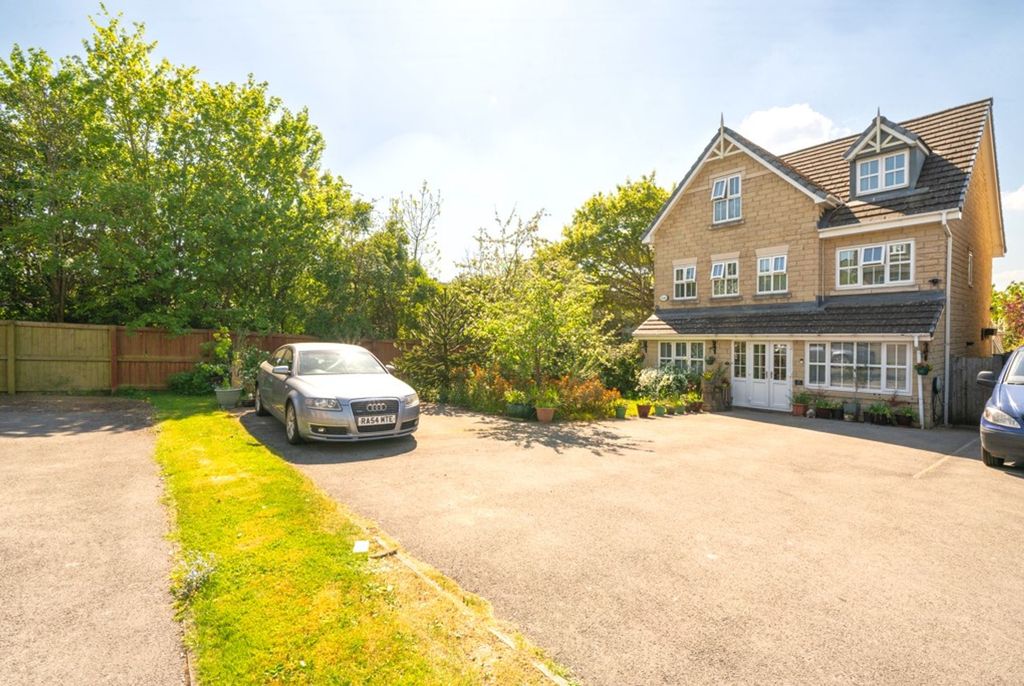 5 bed detached house for saleMayflower Close, Glossop SK13