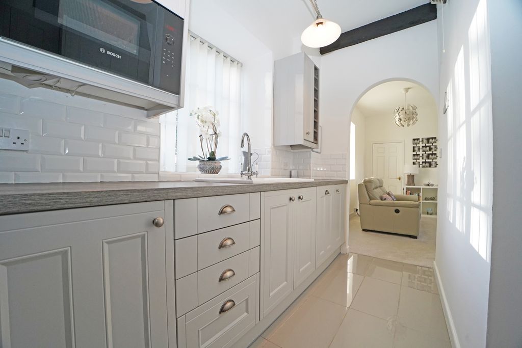 1 bed flat for saleParsonage Court, Highworth, Swindon SN6 photo 4