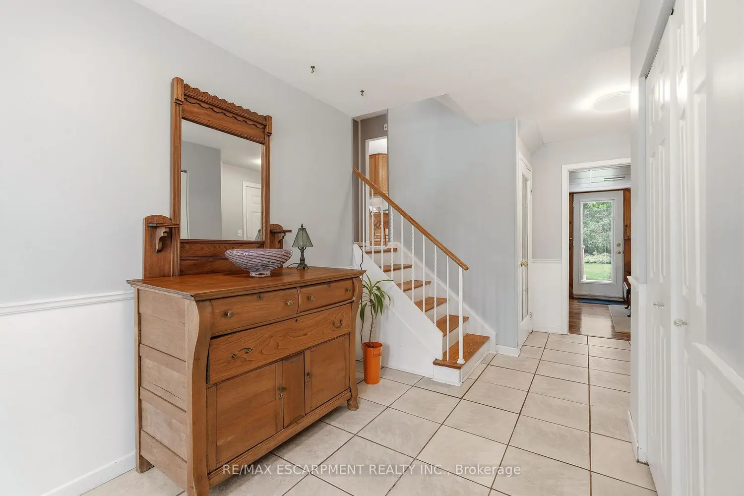 731 Mullin Way photo 3