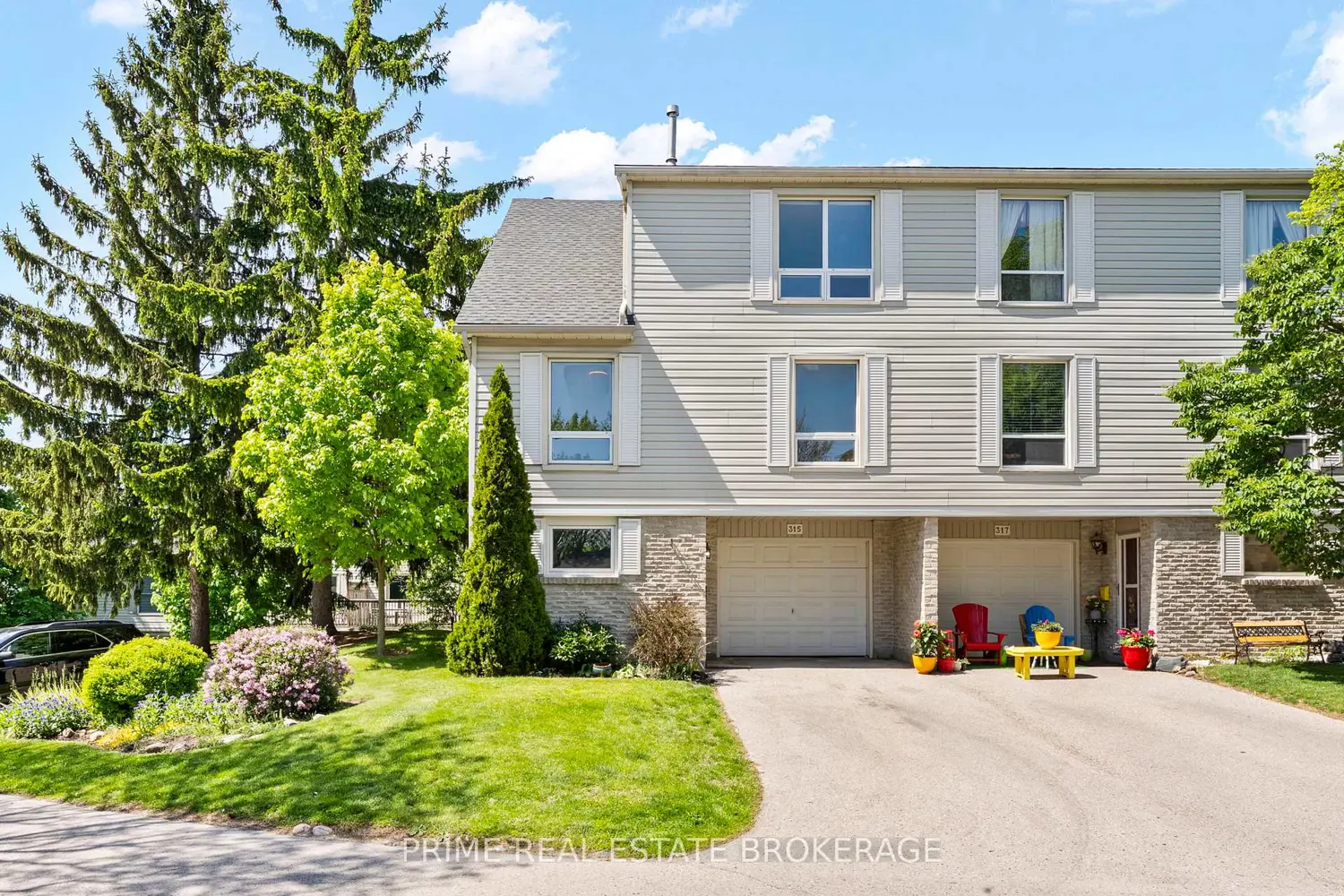 315 Everglade Crescent