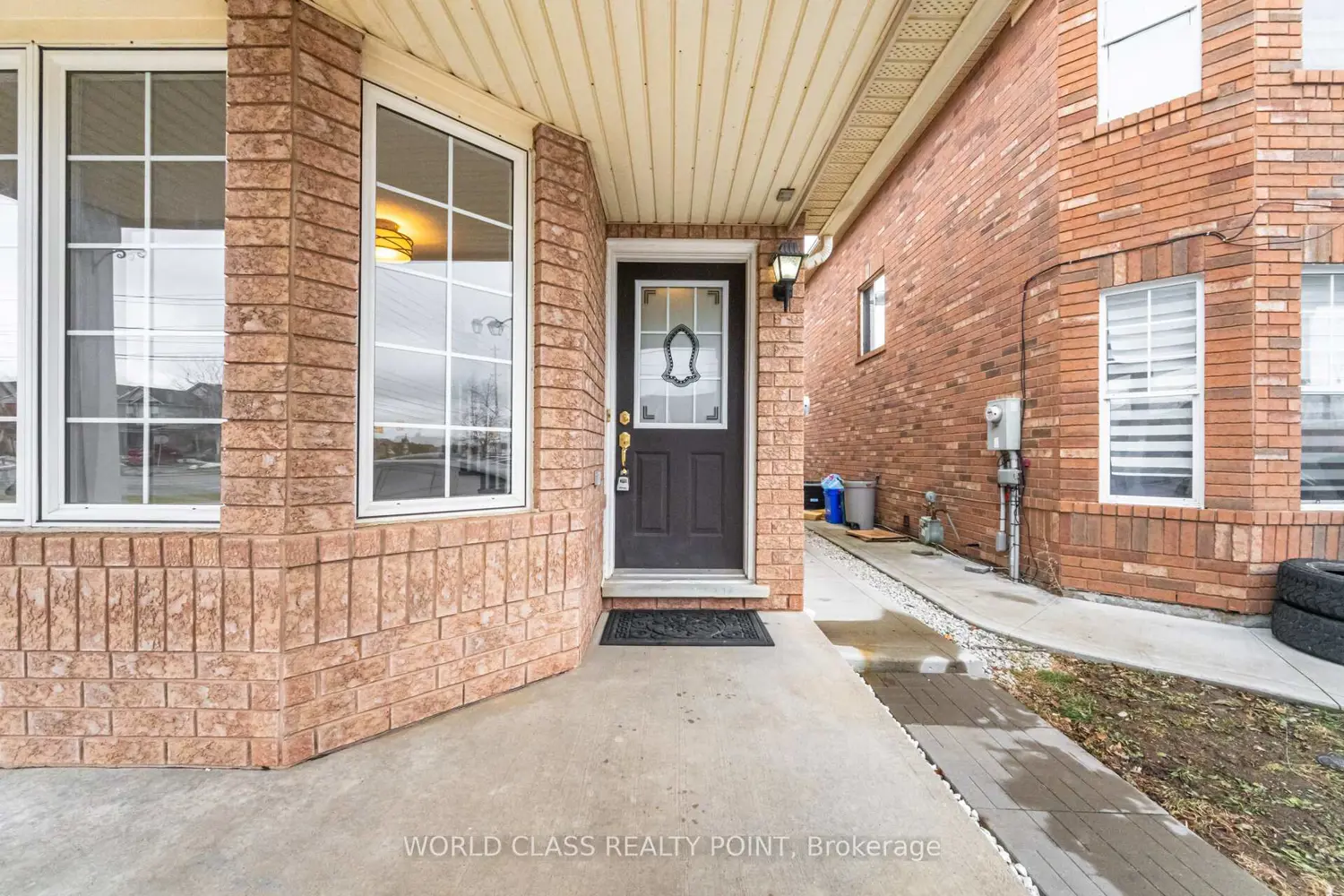 727 Thompson Road photo 2