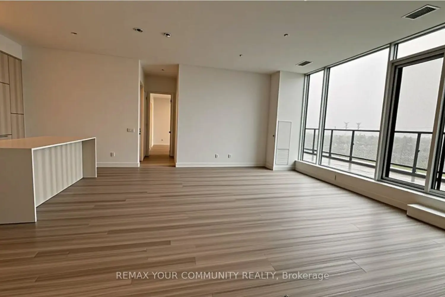 8188 Yonge Street 1004 photo 3